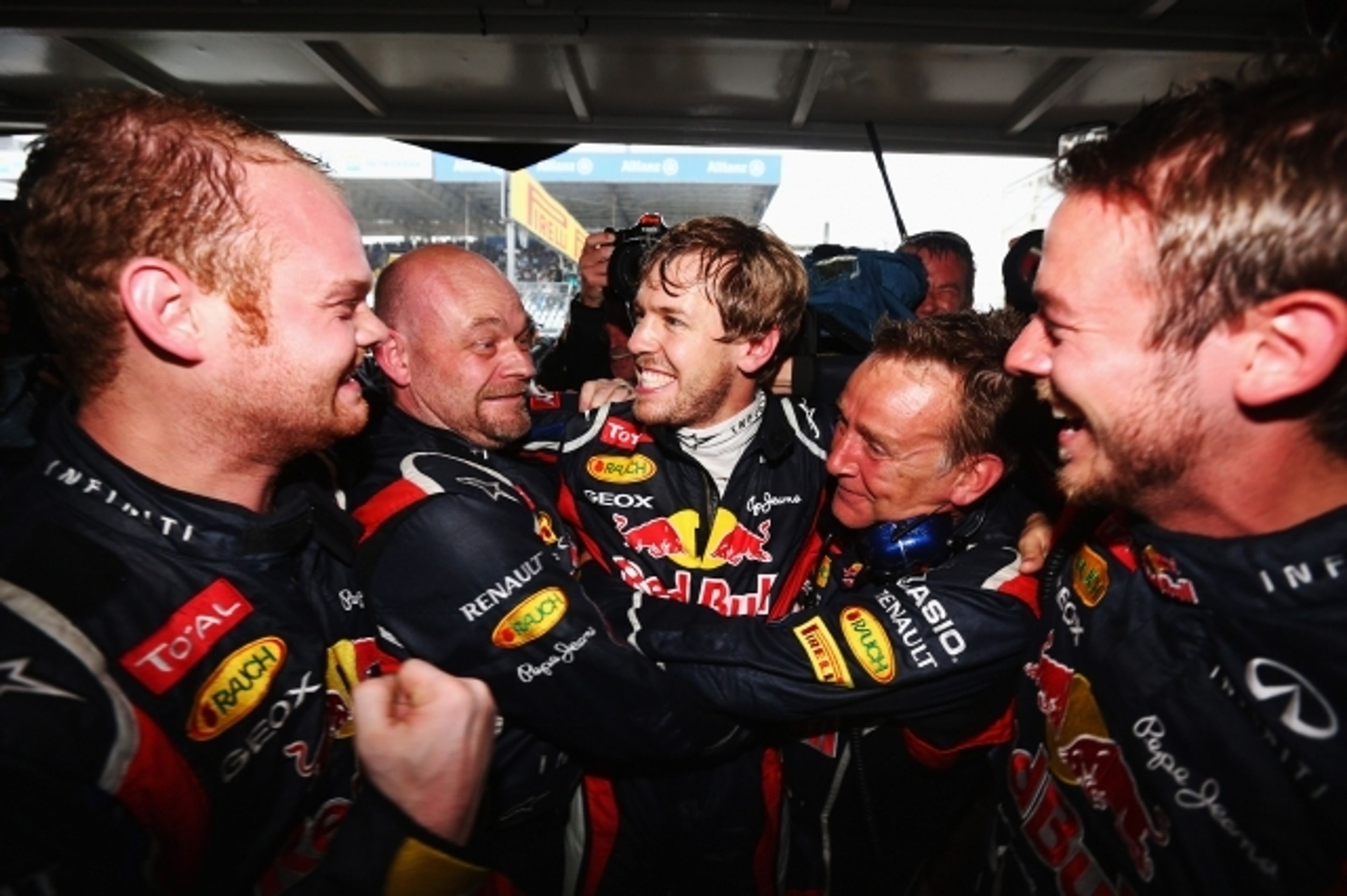 Sebastian Vettel slaví třetí titul mistra světa F1 - 8 - GALERIE: Sebastian Vettel slaví třetí titul mistra světa F1 (4/9)