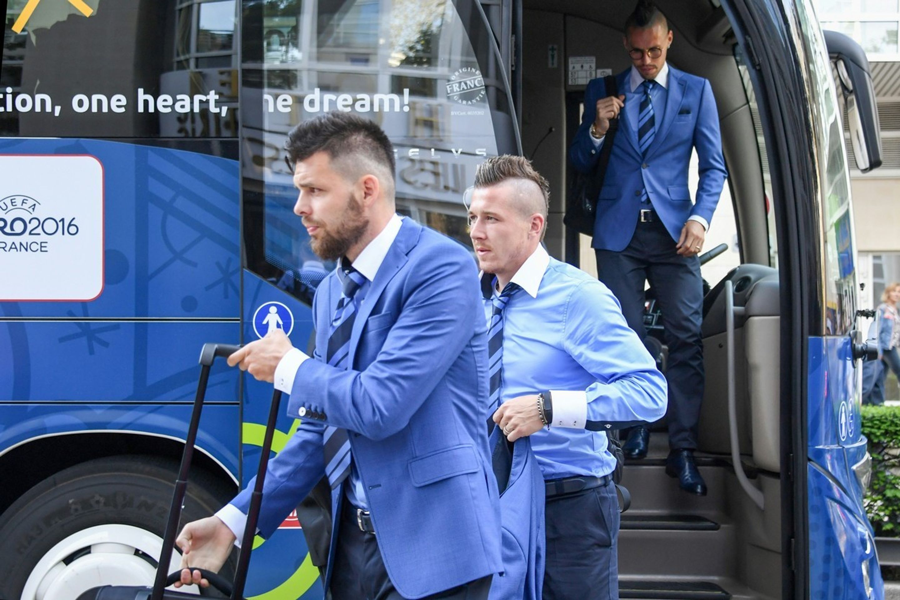 Slovenští fotbalisté po příletu do Francie - GALERIE: Čeští fotbalisté odletěli na EURO do Francie (5/6)