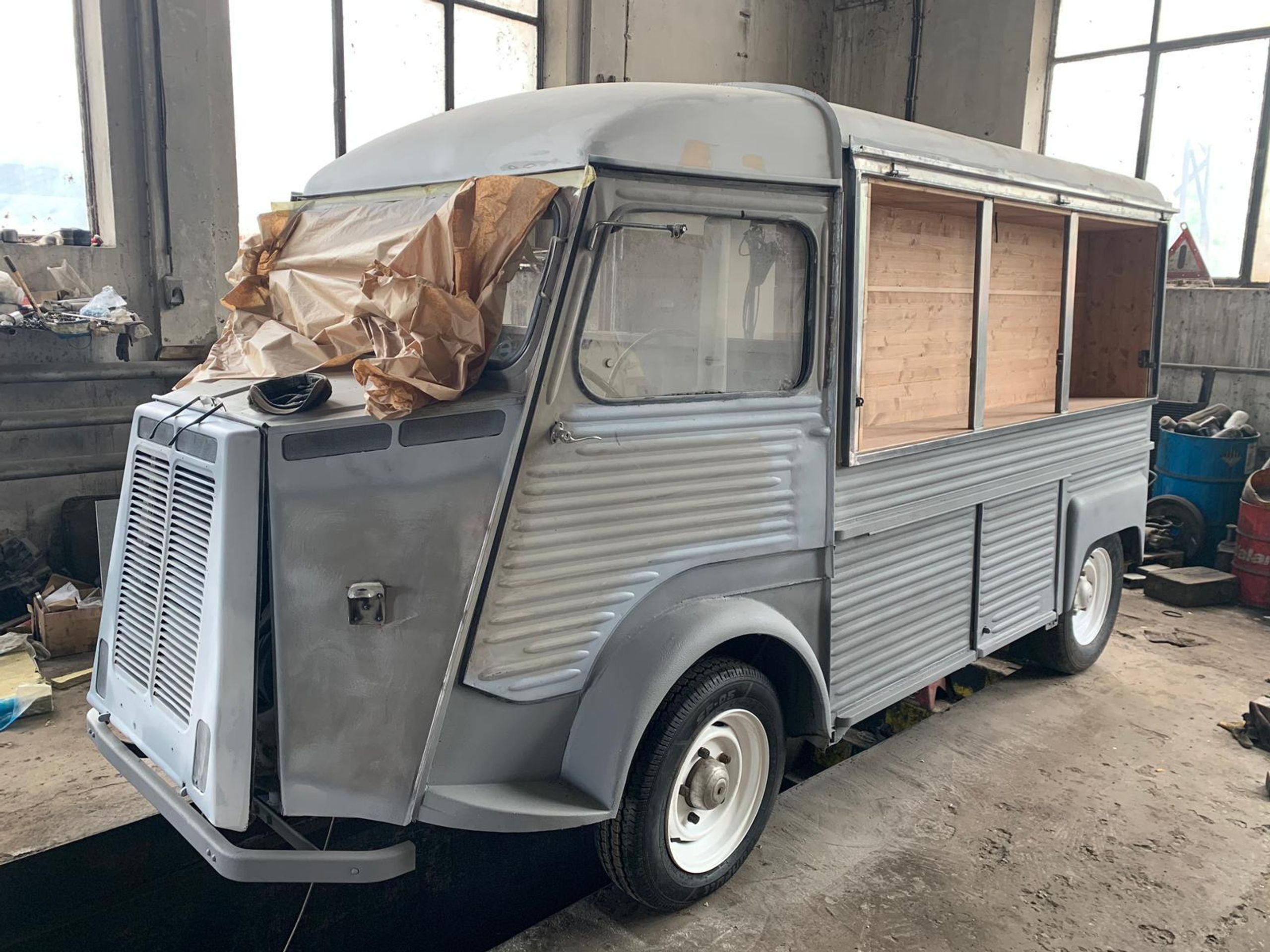 Pivní mašina Citroën HY VAN z roku 1976 - 10 - Fotogalerie: Úprava stařičkého Citroënu HY VAN z roku 1976 (4/9)