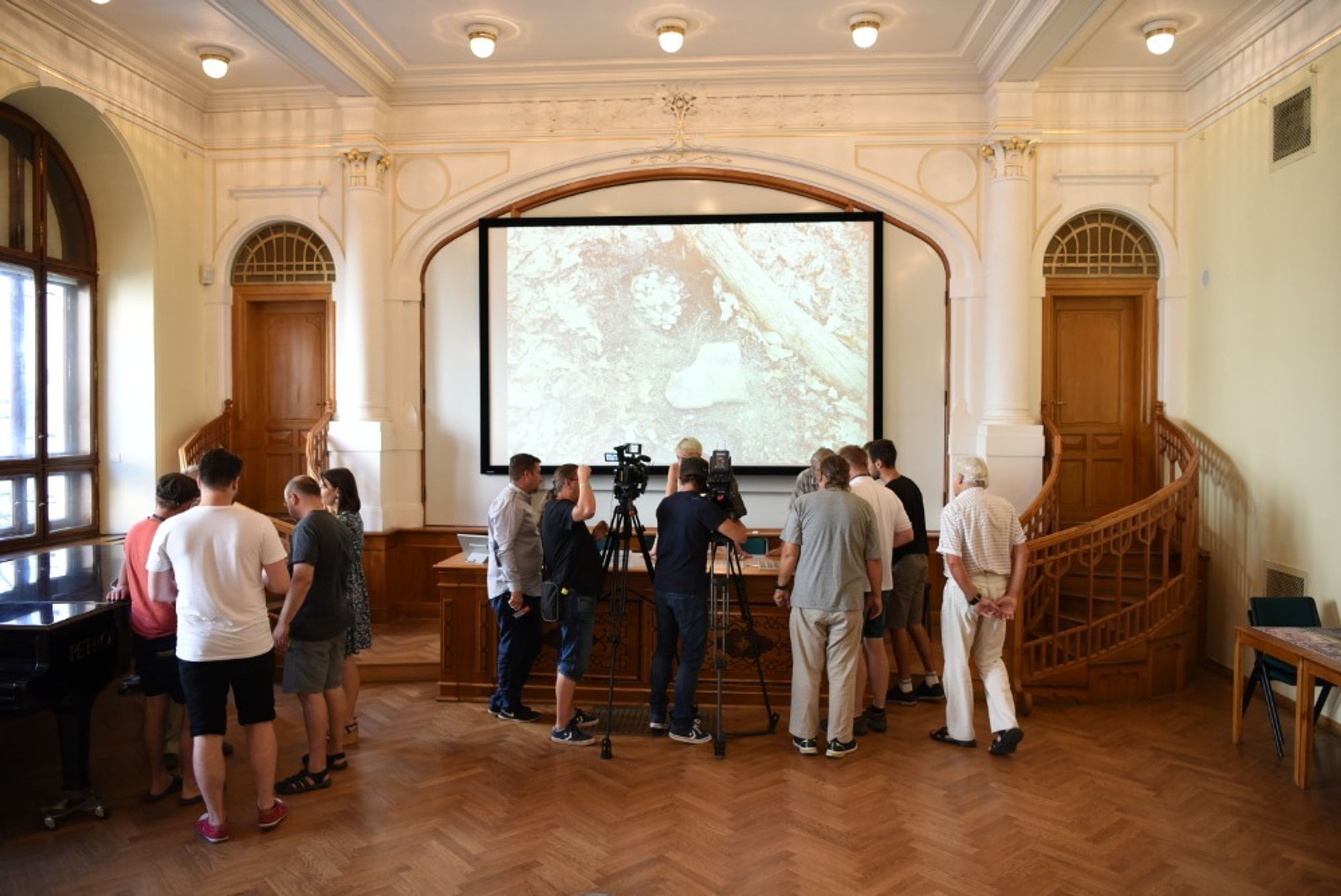 představení depotu mincí ze 14. století - 6 - GALERIE: Představení depotu mincí ze 14. století (12/15)
