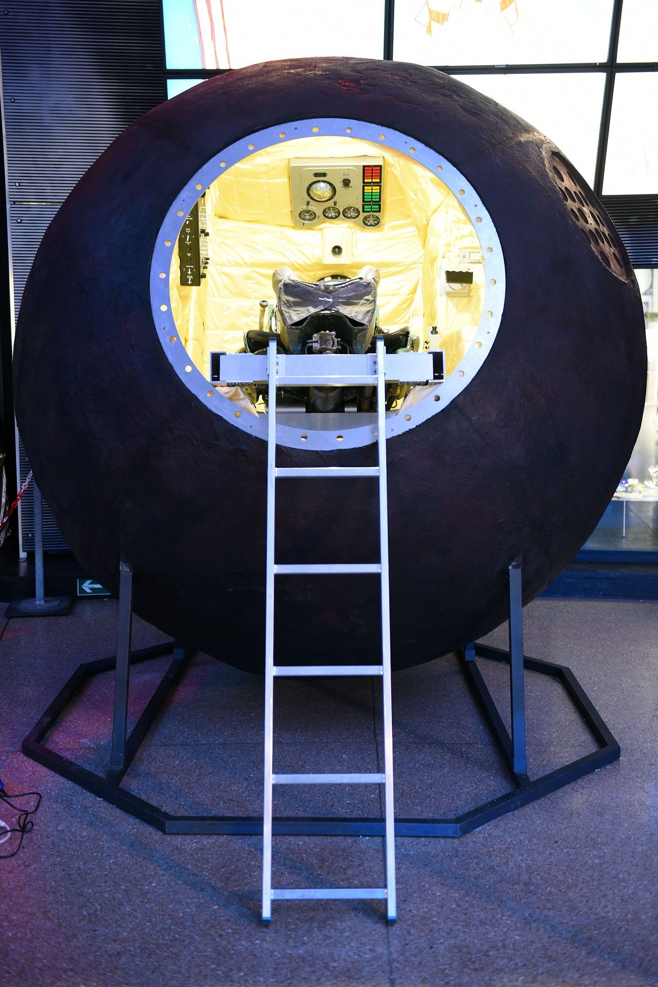 Replika přistávacího modulu kosmické lodi Vostok - 3 - GALERIE: Replika přistávacího modulu kosmické lodi Vostok (3/11)