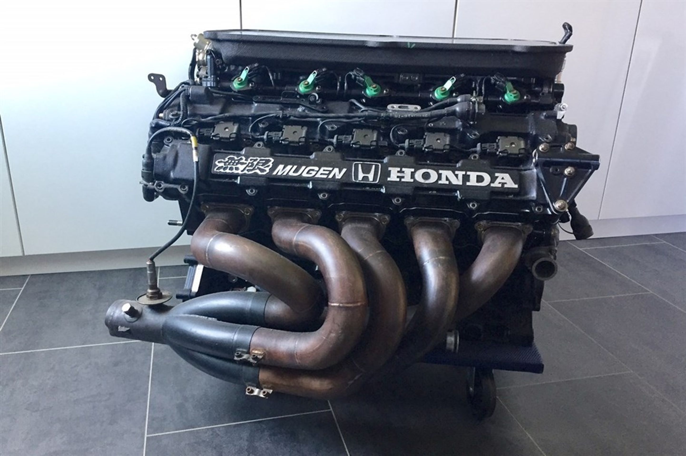 motor - 7 - FOTOGALERIE: Motor V10 z formule 1 je na prodej! (5/7)