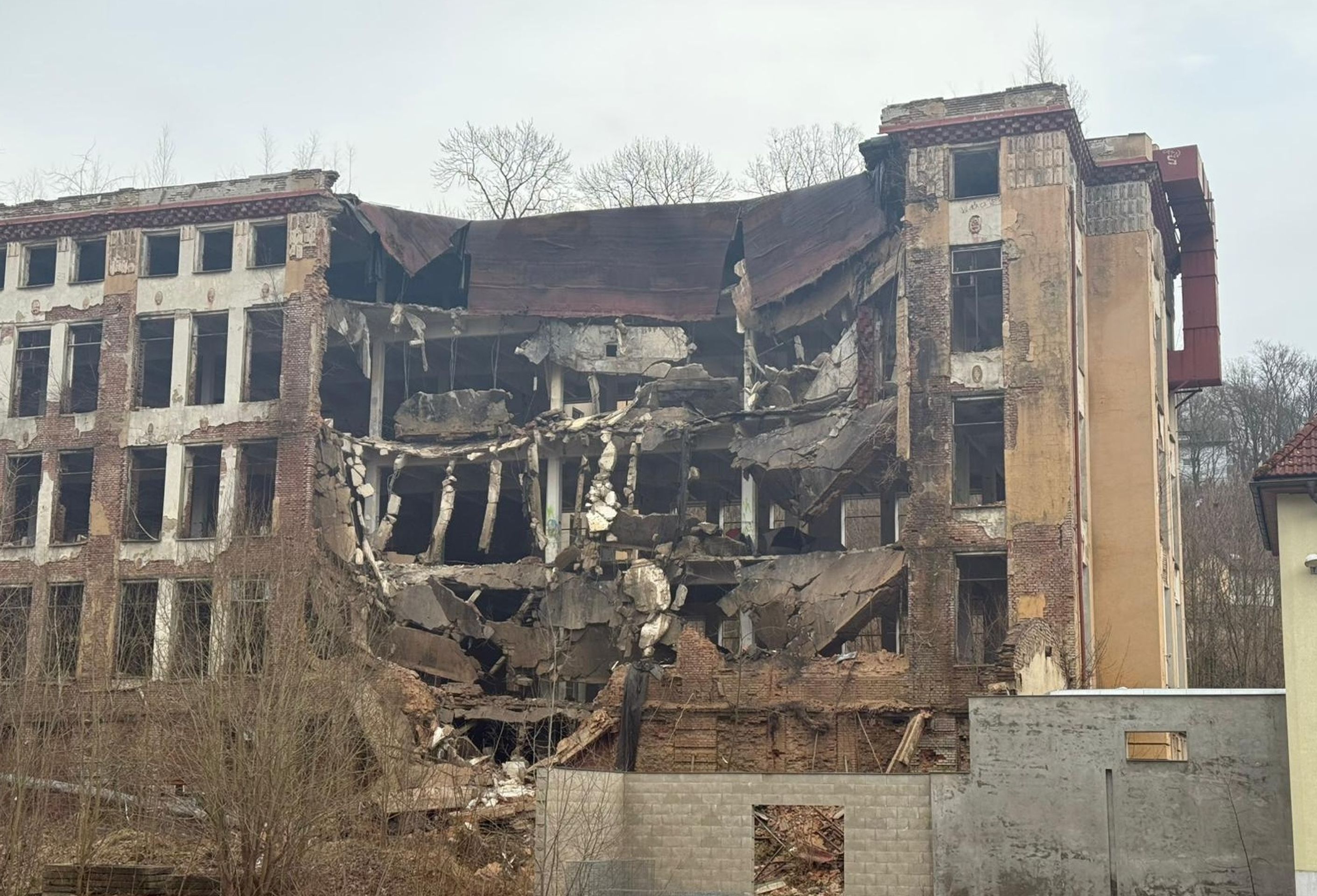 Destrukce objektu na Perštýně v Libereckém kraji (1) - Destrukce objektu v Libereckém kraji (2/3)