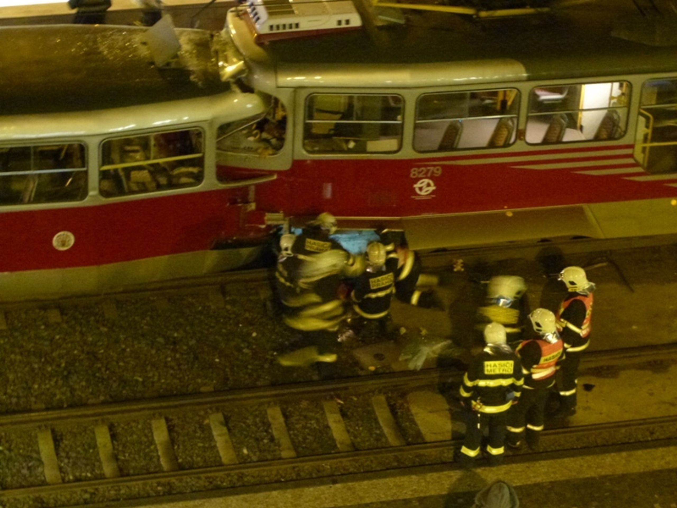 Nehoda tramvají na Hradčanské - 4 - Nehoda tramvají na Hradčanské (3/9)