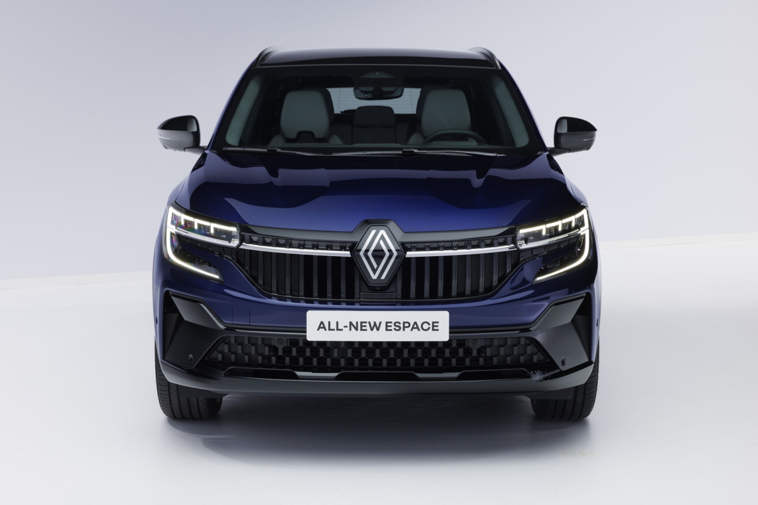 Nový Renault Espace - Nový Espace má být cestovatelským salónkem na kolech (2/15)