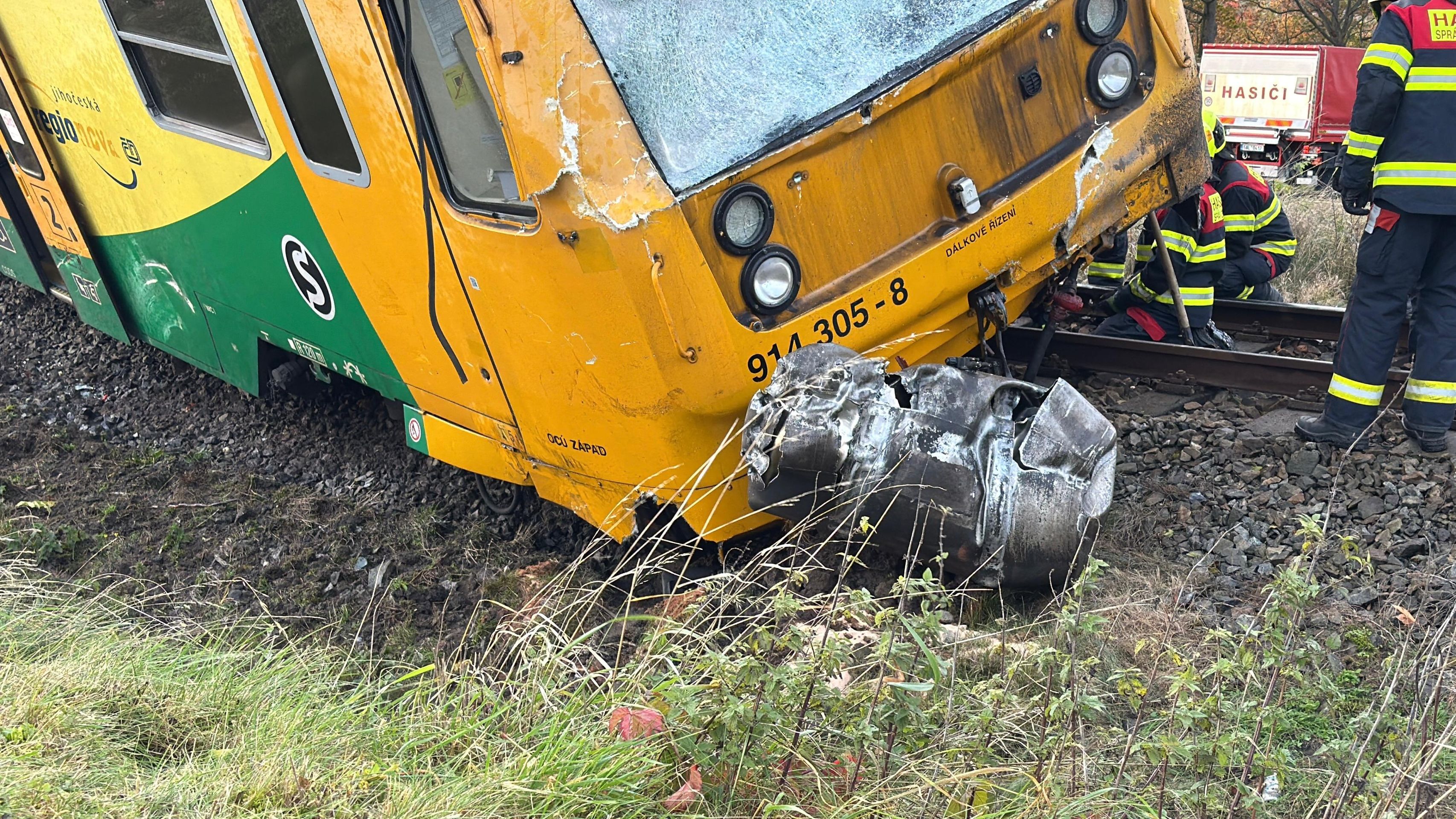 Srážka vlaku s nákladním automobilem u Příbrami - Srážka vlaku s nákladním automobilem u Příbrami (1/23)
