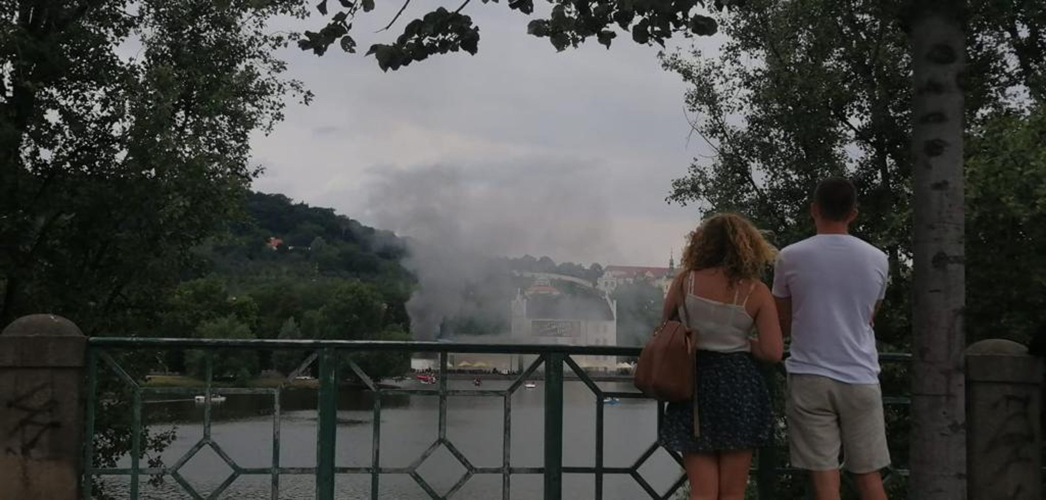 Požár v ulici U Sovových mlýnů - 5 - GALERIE: Požár v areálu muzea na Kampě (4/8)