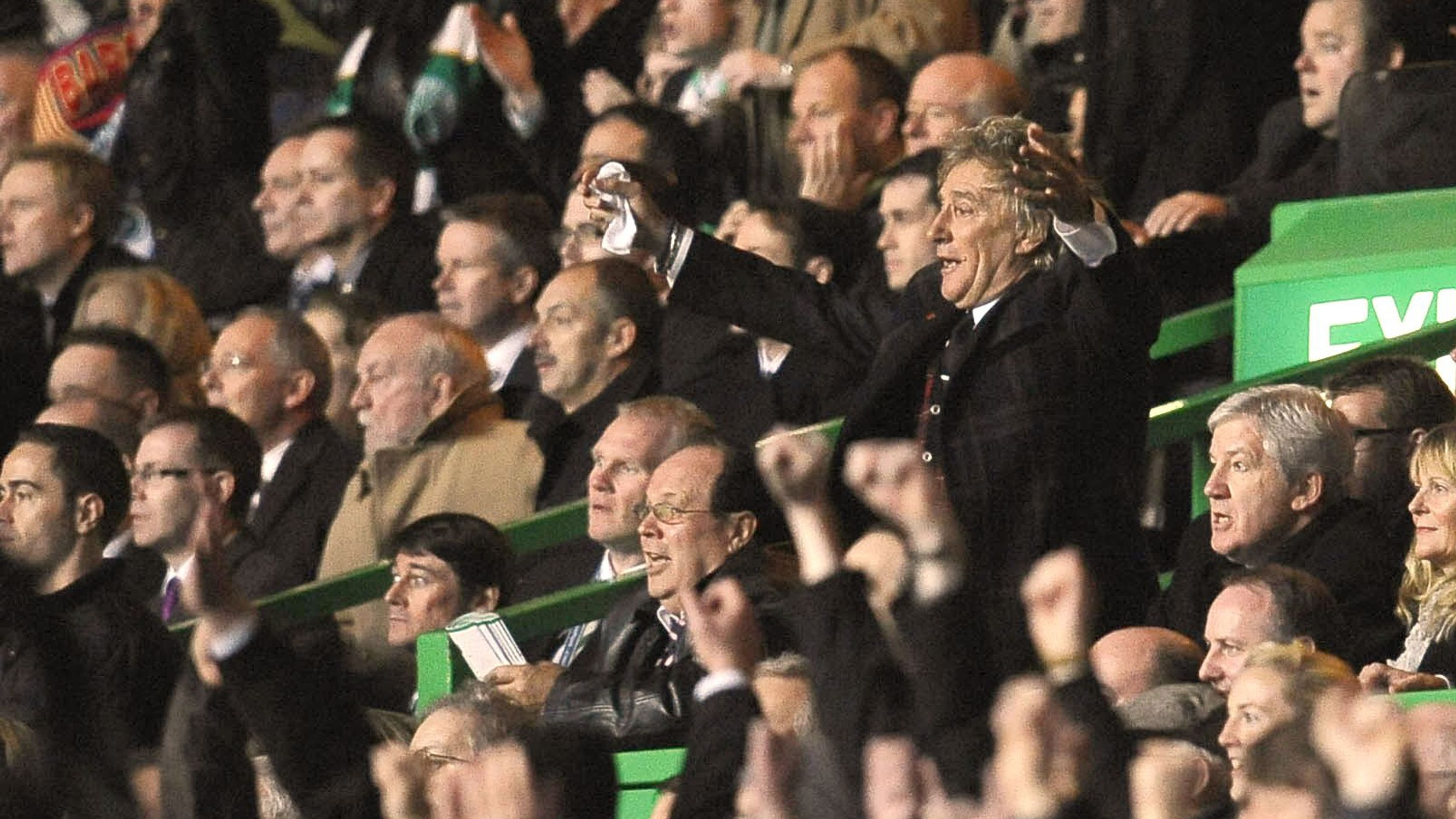 Rod Stewart pláče po vítězství Celtic Glasgow - GALERIE: Celtic Glasgow porazil Barcelonu (15/15)