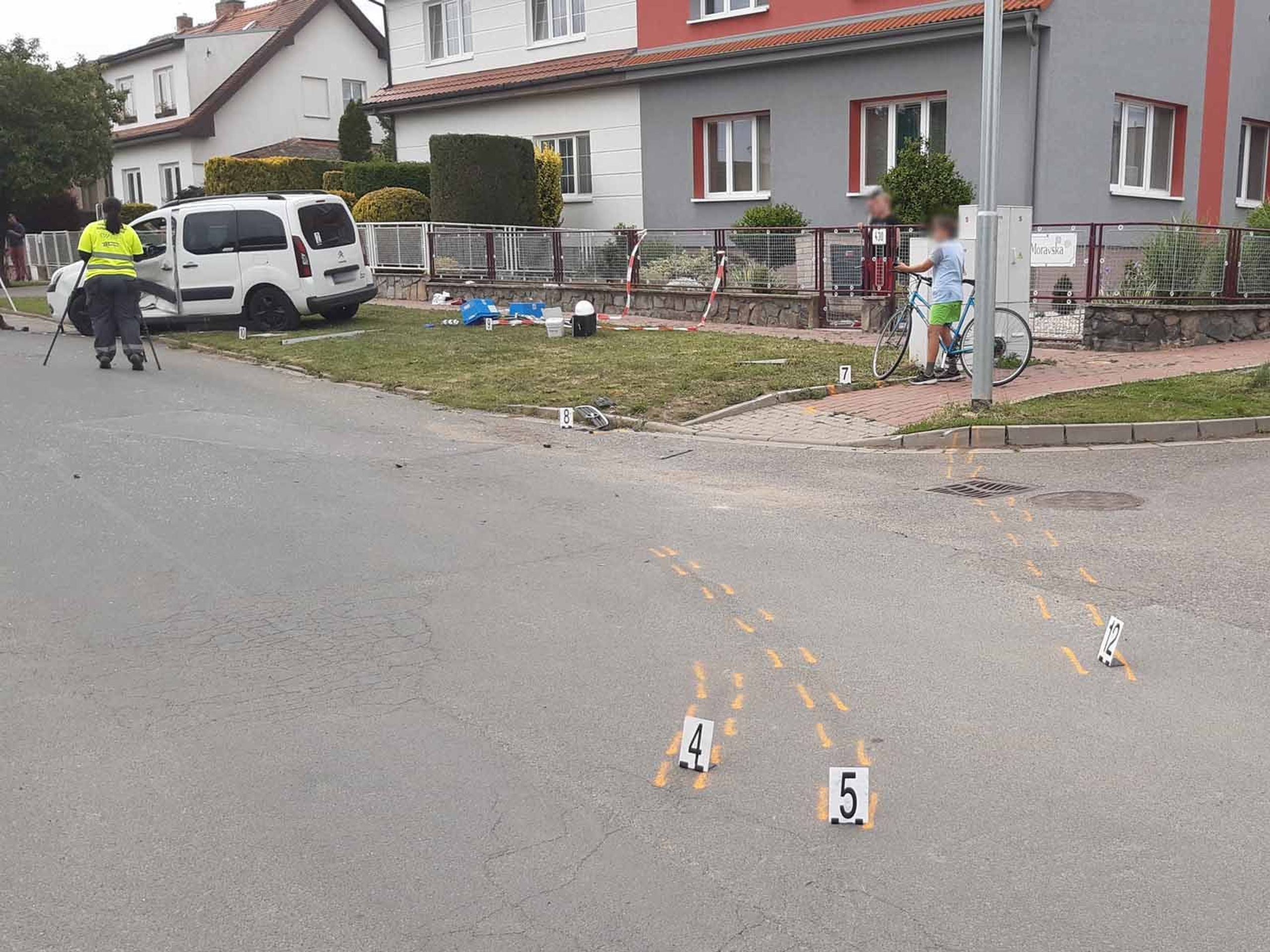 Srážka dvou aut v Sokolnicích na Brněnsku - 2 - GALERIE: Srážka dvou aut v Sokolnicích na Brněnsku (3/4)