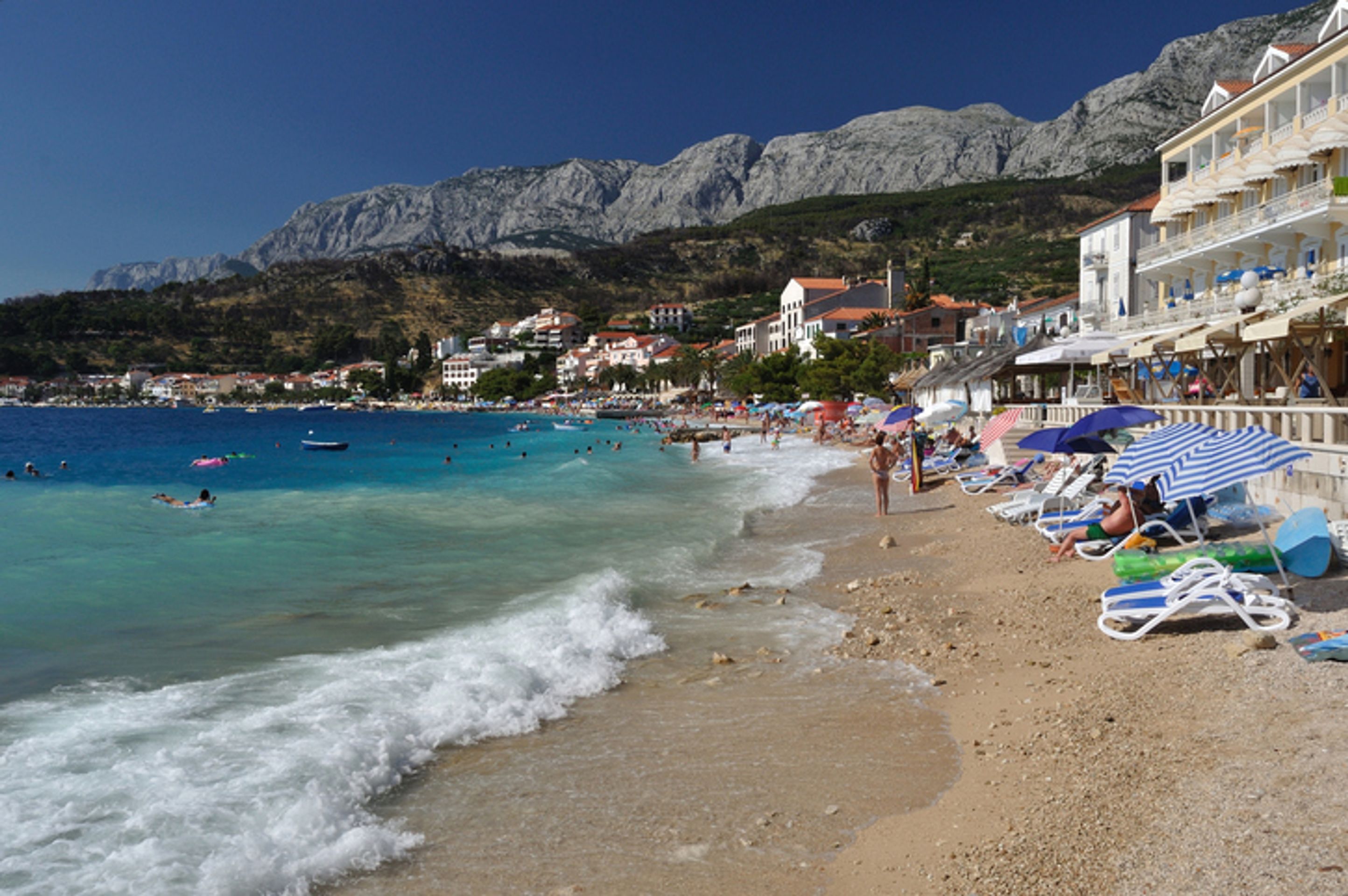 Nejkrásnější pláže v Chorvatsku - Podgora, Makarska riviera - GALERIE: Nejkrásnější pláže v Chorvatsku (7/13)
