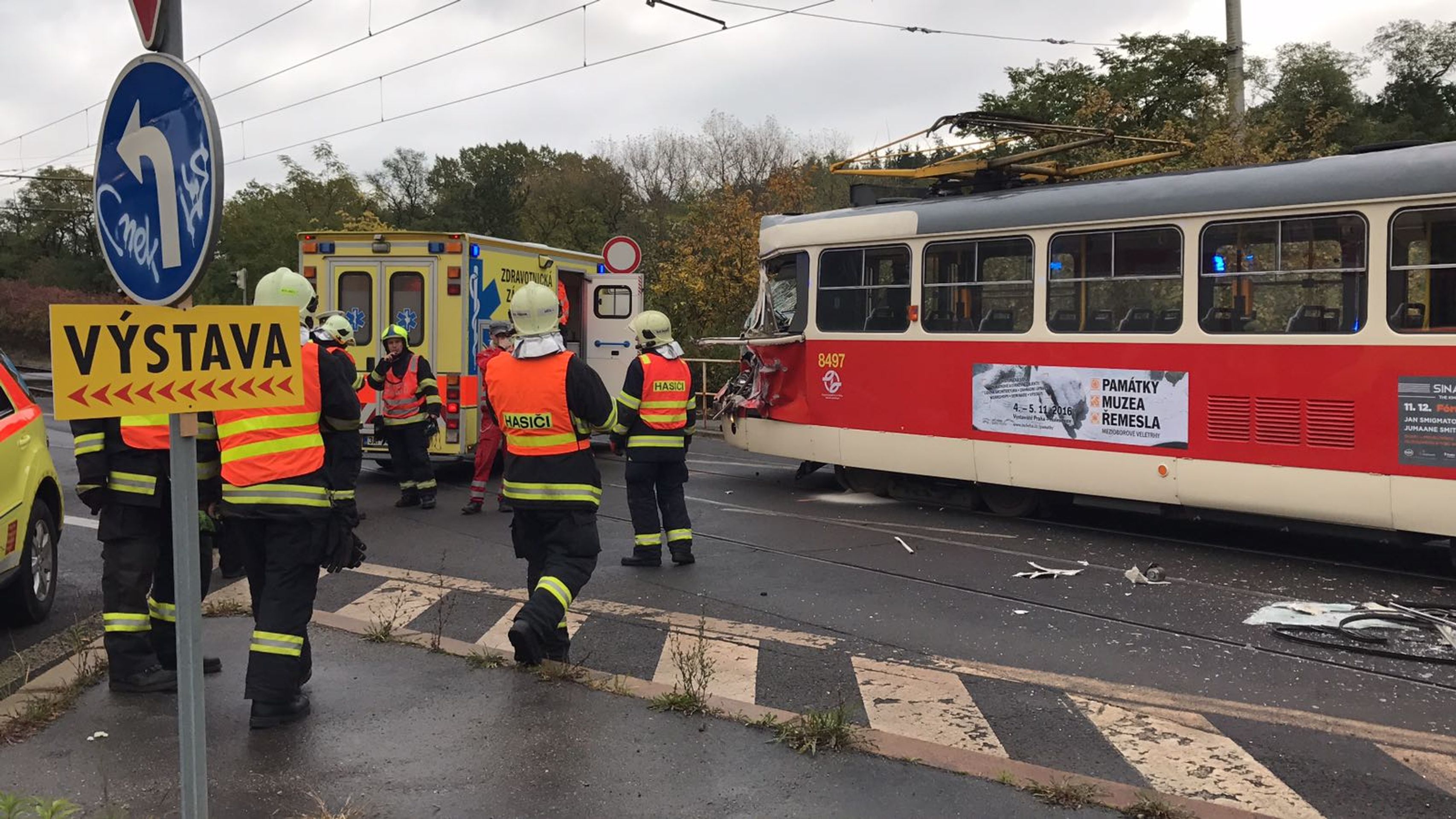 Tramvajová nehoda v ulici Gen. Šišky - GALERIE: Nehoda tramvaje a nákladního auta v ulici Gen. Šišky (3/4)