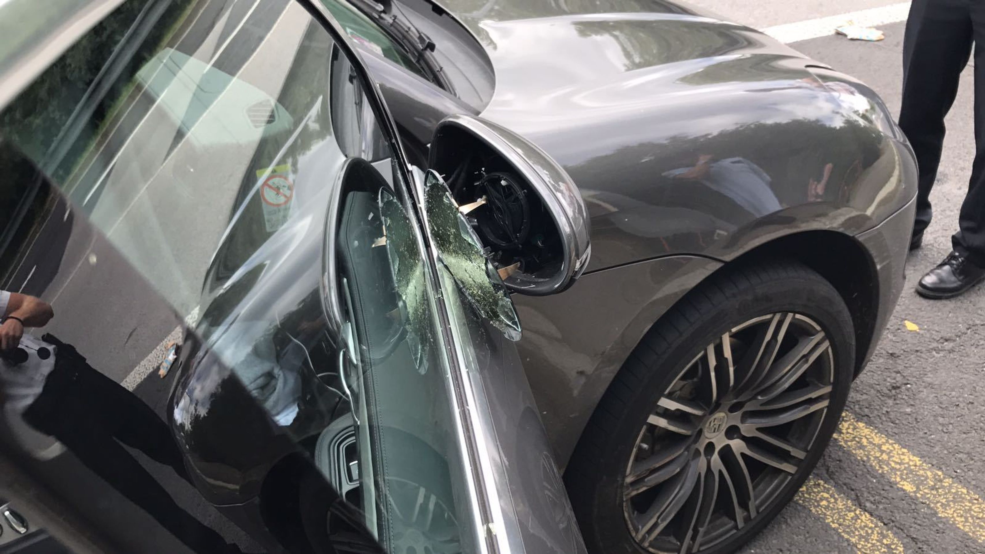 Policisté v Praze honili auto ukradené v Německu - 5 - GALERIE: Pražští policisté pronásledovali auto ukradené v Německu (5/5)
