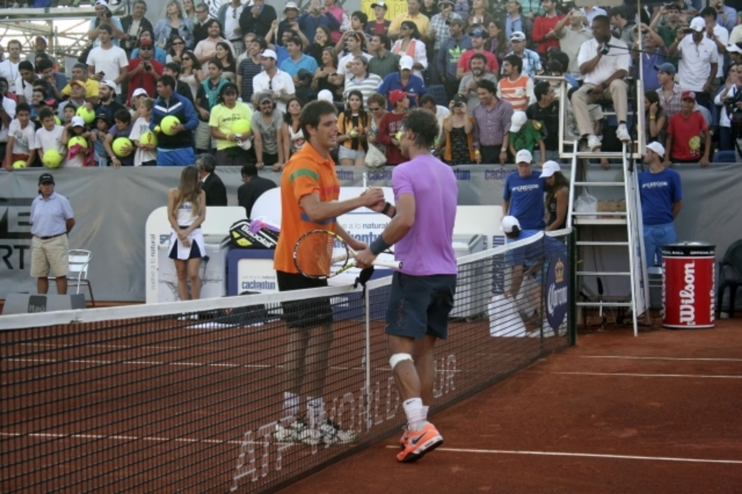 Nadal úp návratu úřadoval i v singlu - 4 - GALERIE: Nadal po návratu úřadoval i v singlu (5/8)