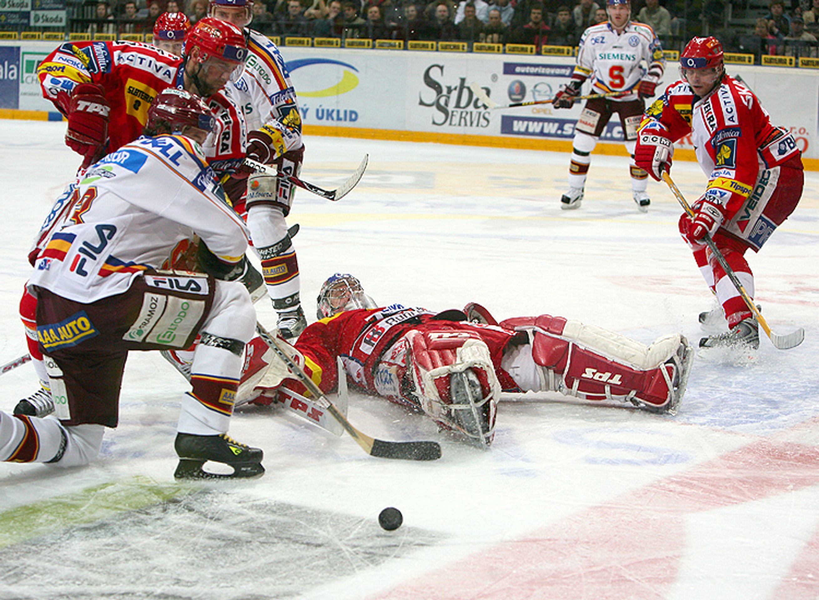 HC Slavia Praha - HC Sparta Praha 5:7 - Divoké svatební derby ovládla Sparta (11/13)