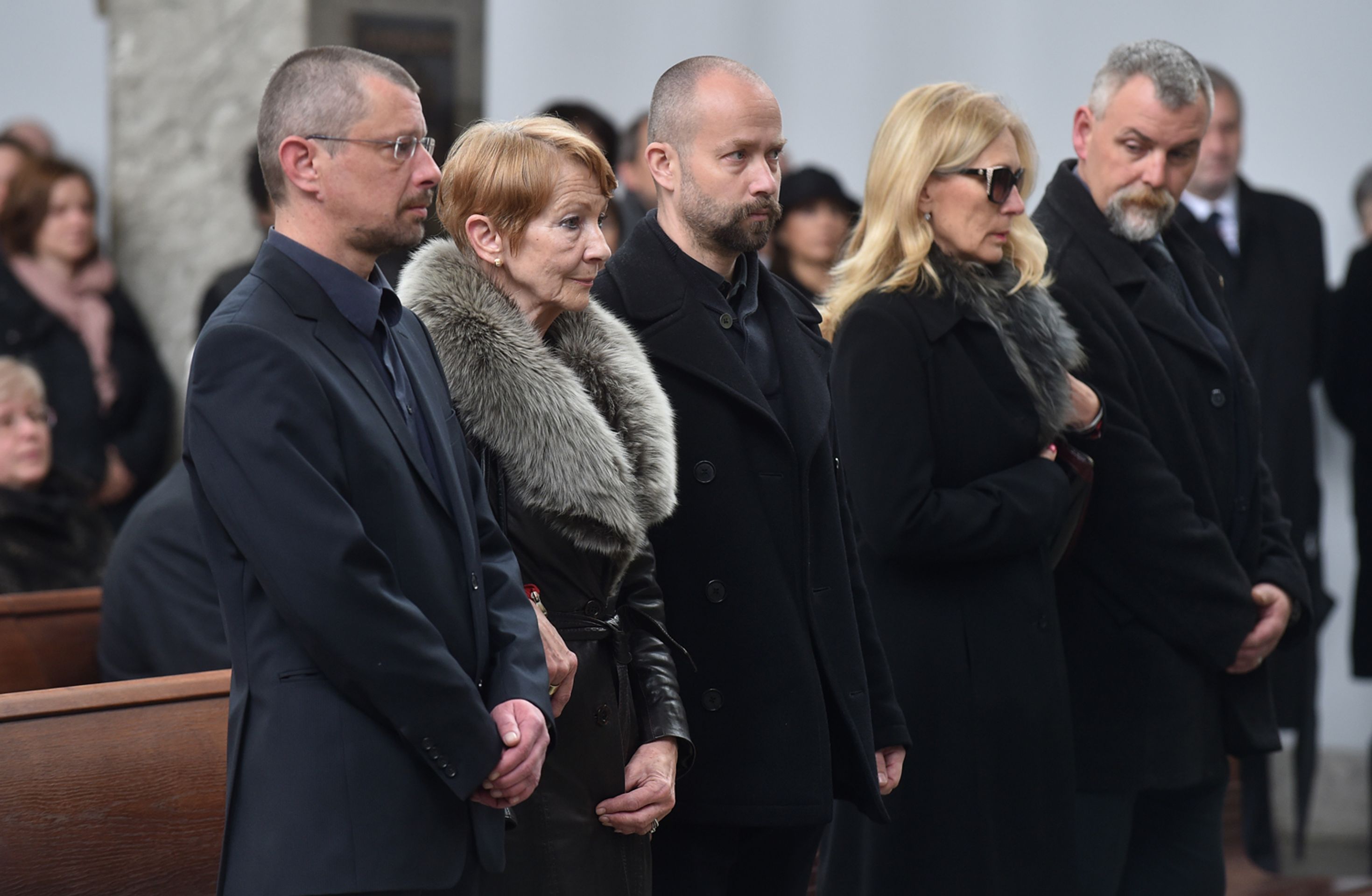 Rozloučení s Jiřím Ornestem - Daniela Kolářová s rodinou - GALERIE: Rozloučení s Jiřím Ornestem (31/39)