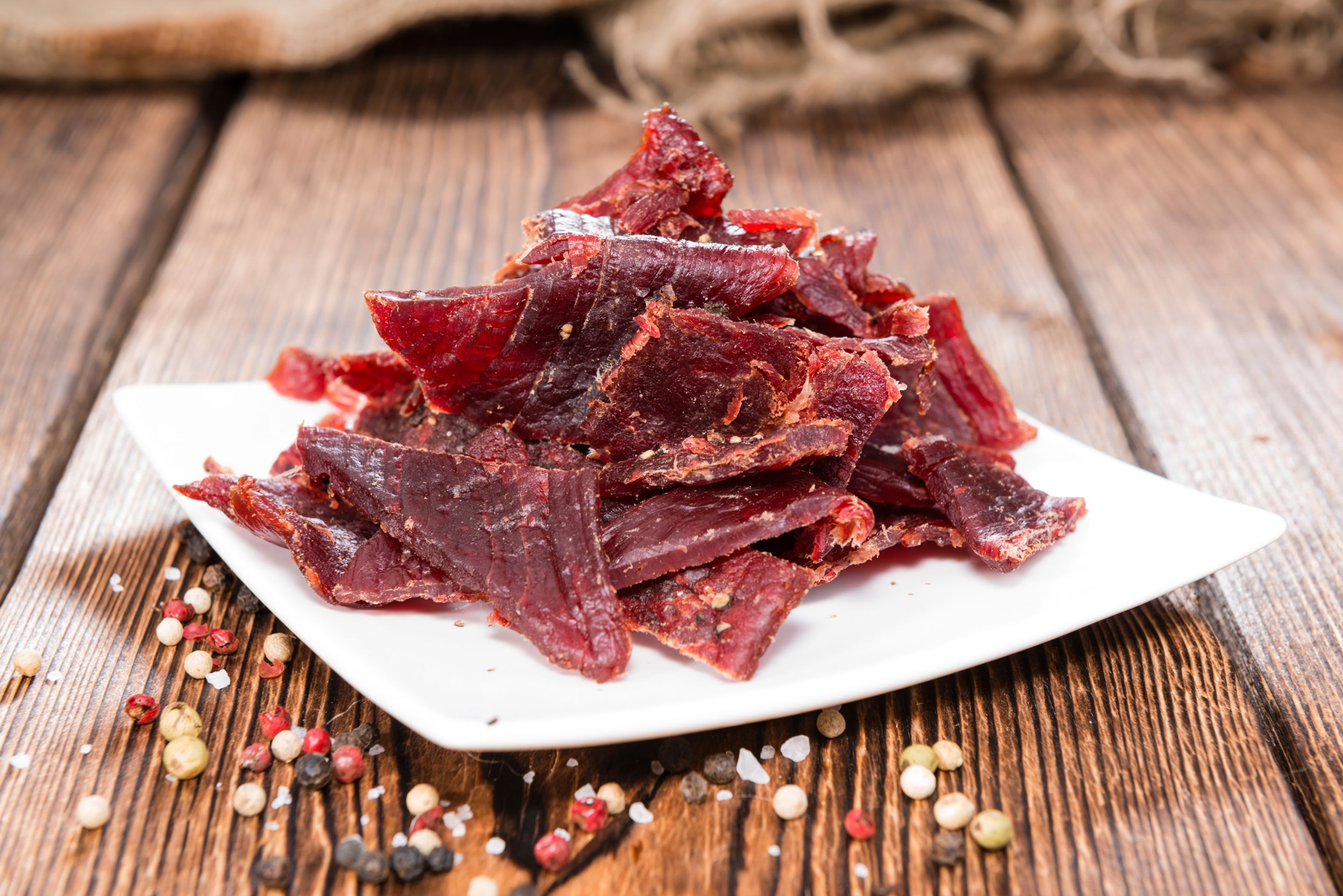 Hovězí sušené maso jerky - Nejoblíbenější uzeniny světa (1/7)