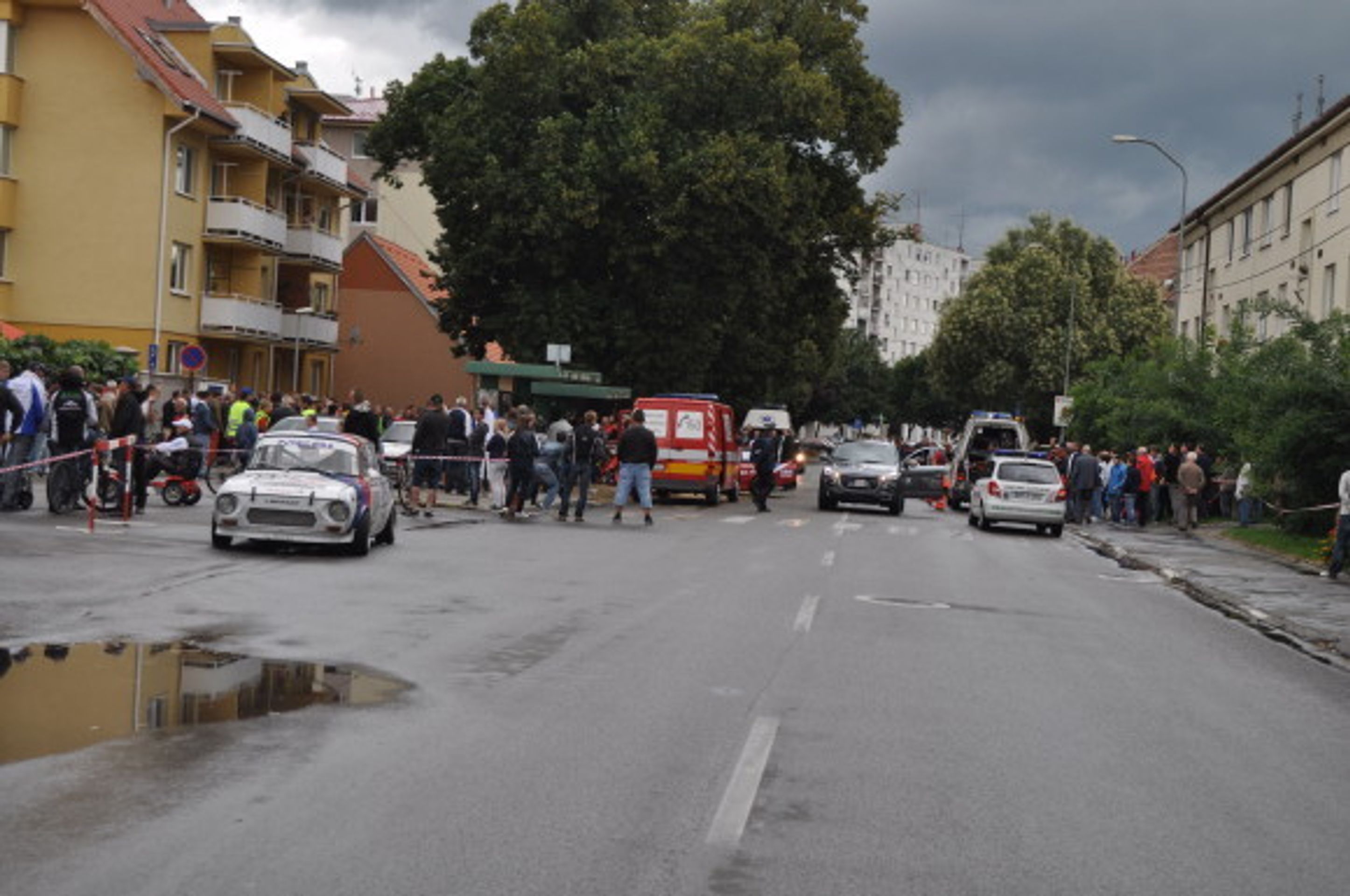 Nehoda závodního vozu na Slovensku - 21 - Nehoda závodního vozu na Slovensku (20/24)