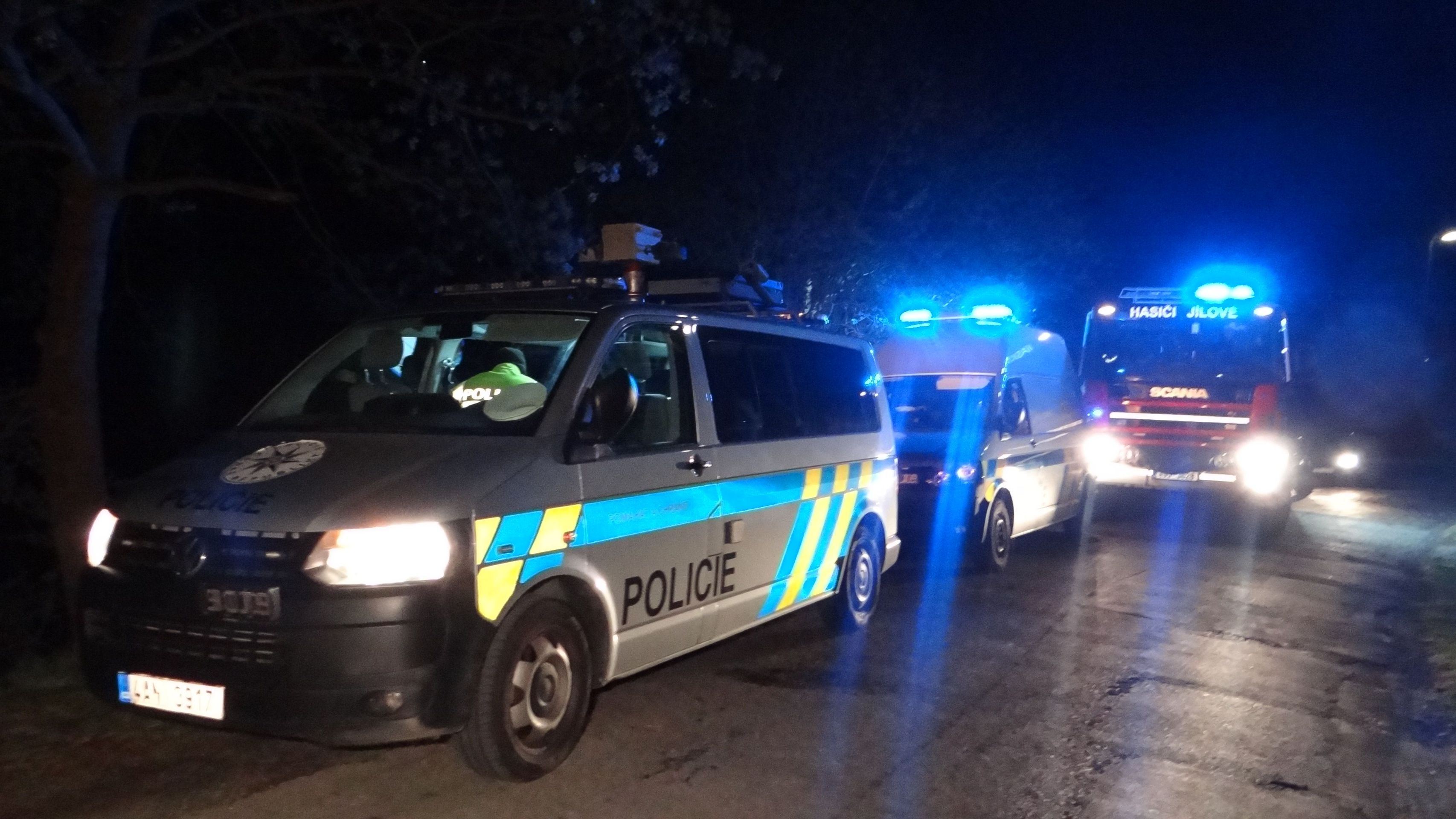 Čtyřkolku vytáhli z Vltavy hasiči, okolnosti nehody prověřují policisté - GALERIE: Smrtelná nehoda řidiče čtyřkolky (4/4)