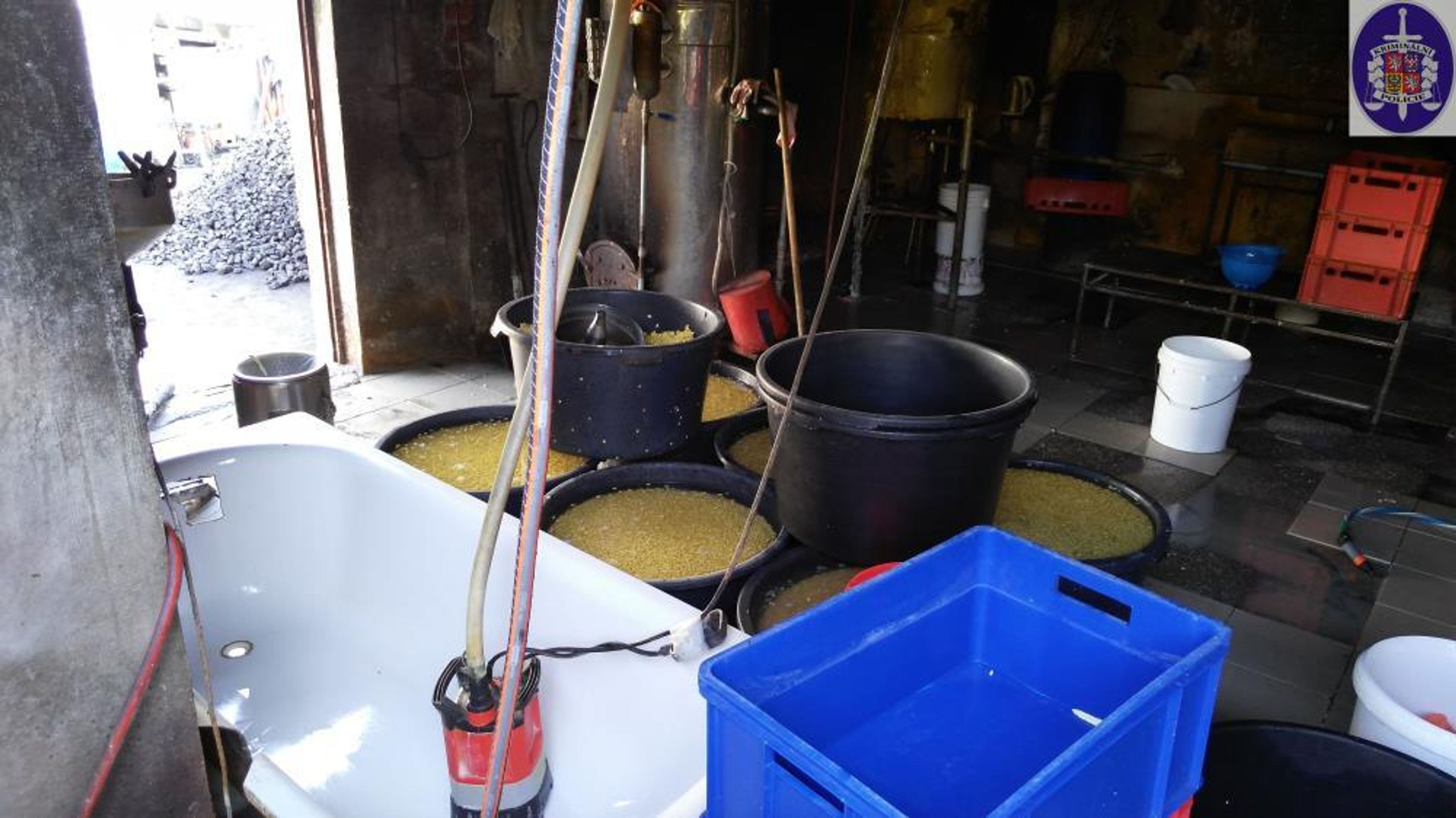 Uzavřená nelegální výrobna tofu prodávaného v pražské tržnici SAPA - 14 - GALERIE: Uzavřená nelegální výrobna tofu prodávaného v pražské tržnici SAPA (14/18)