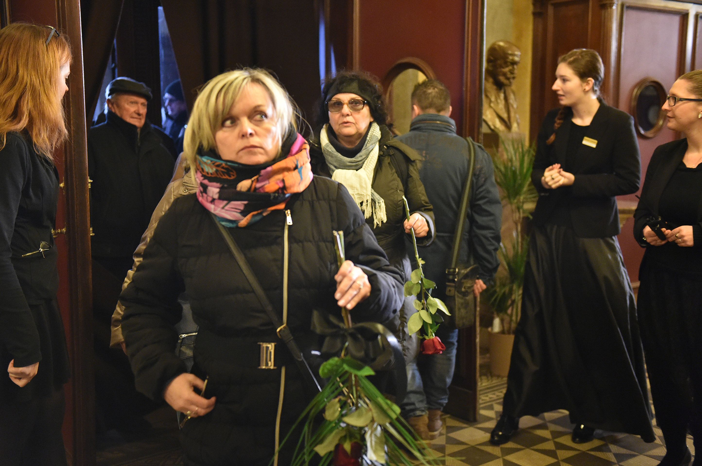 Rozloučení s hercem Luďkem Munzarem - 3 - GALERIE: Lidé se loučí s hercem Luďkem Munzarem (11/40)