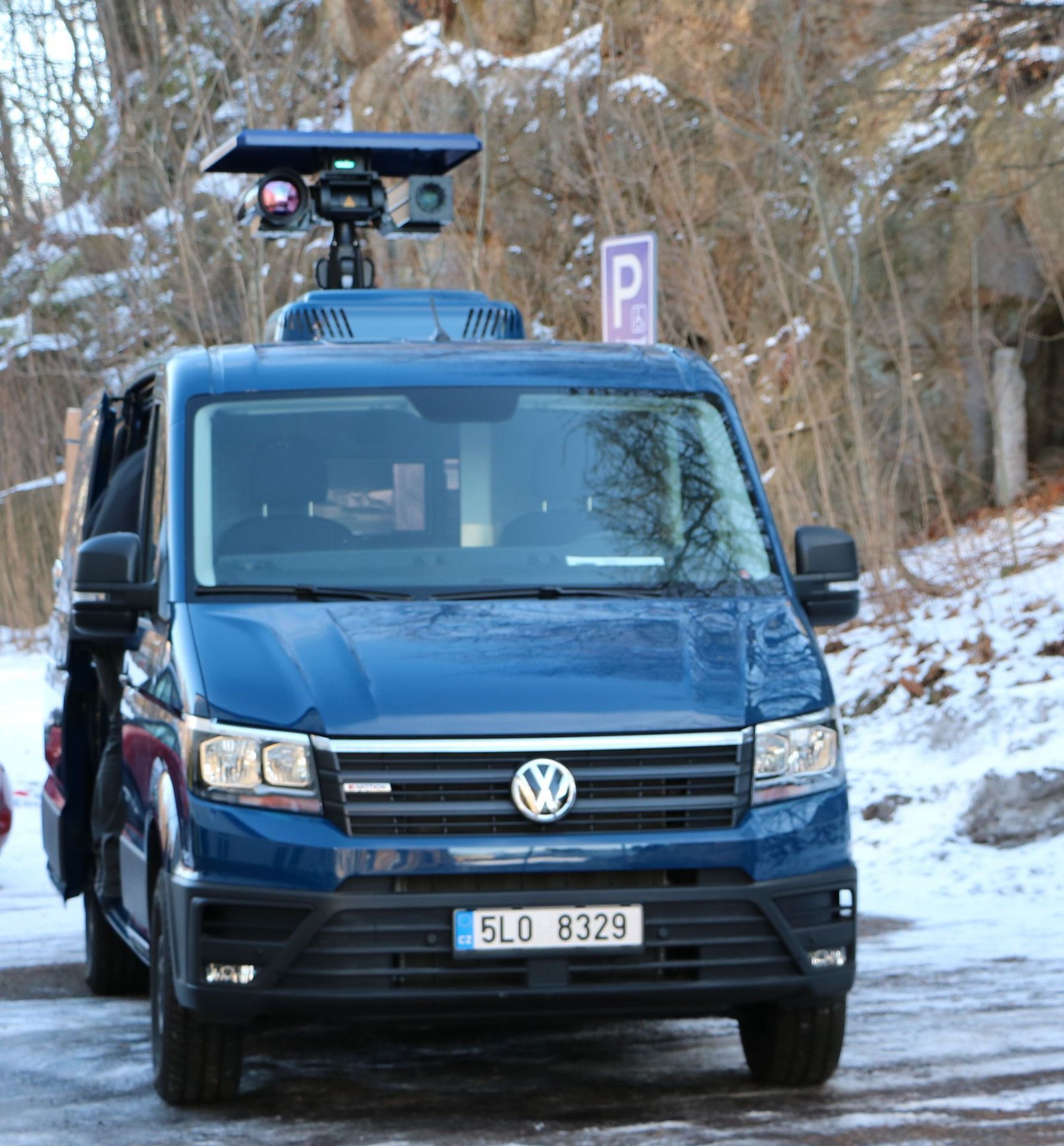 Nová policejní dodávka VW Crafter - 13 - Fotogalerie: Technikou nabité policejní dodávky VW Crafter (4/7)