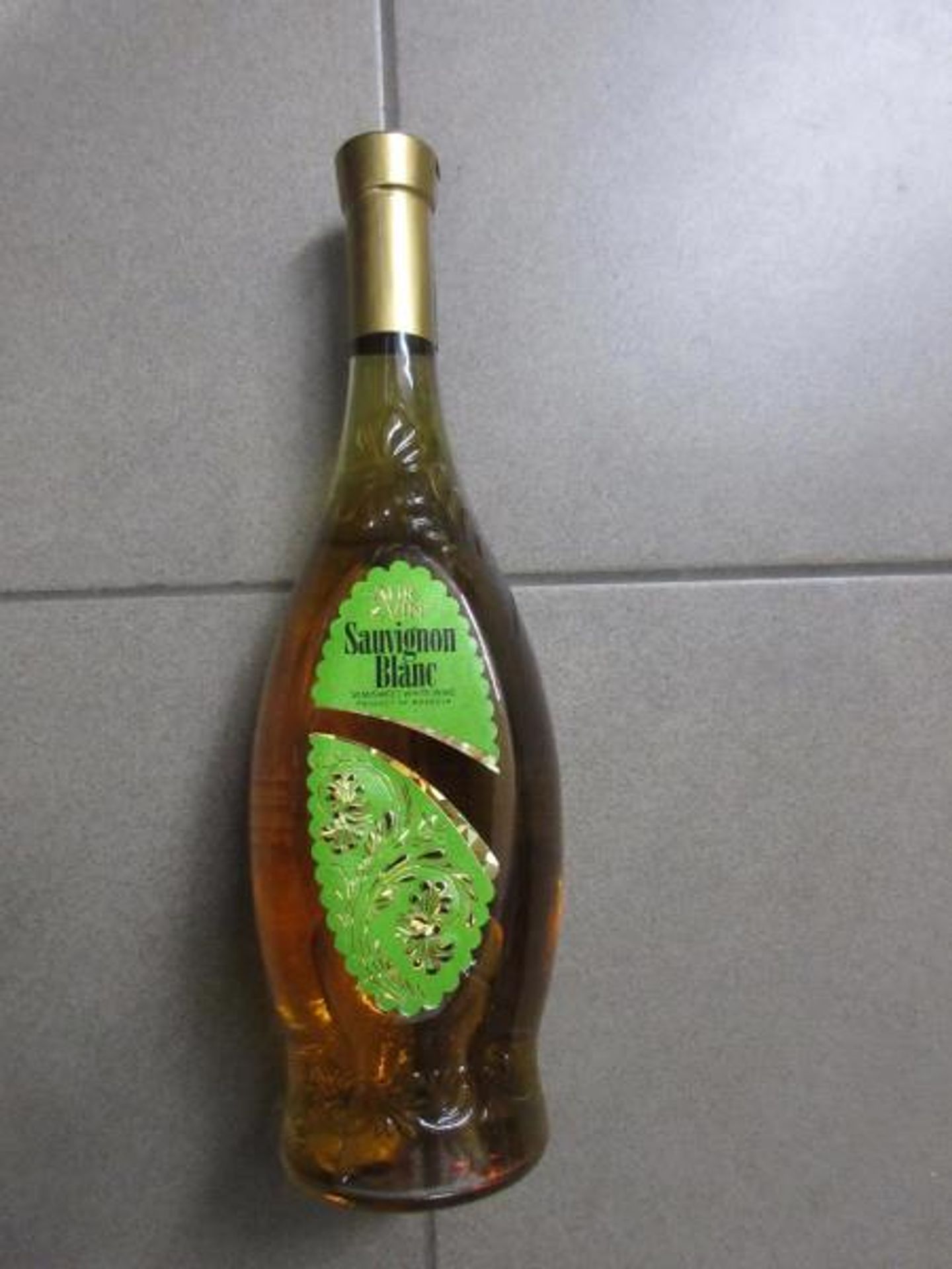 Sauvignon Blanc, bílé polosladké vino, Alk.11,5% OBJ., Vyrobeno v Moldavsku, Výrobce a stáčírna AURVIN WINERY (1) - Závadná vína (1/17)