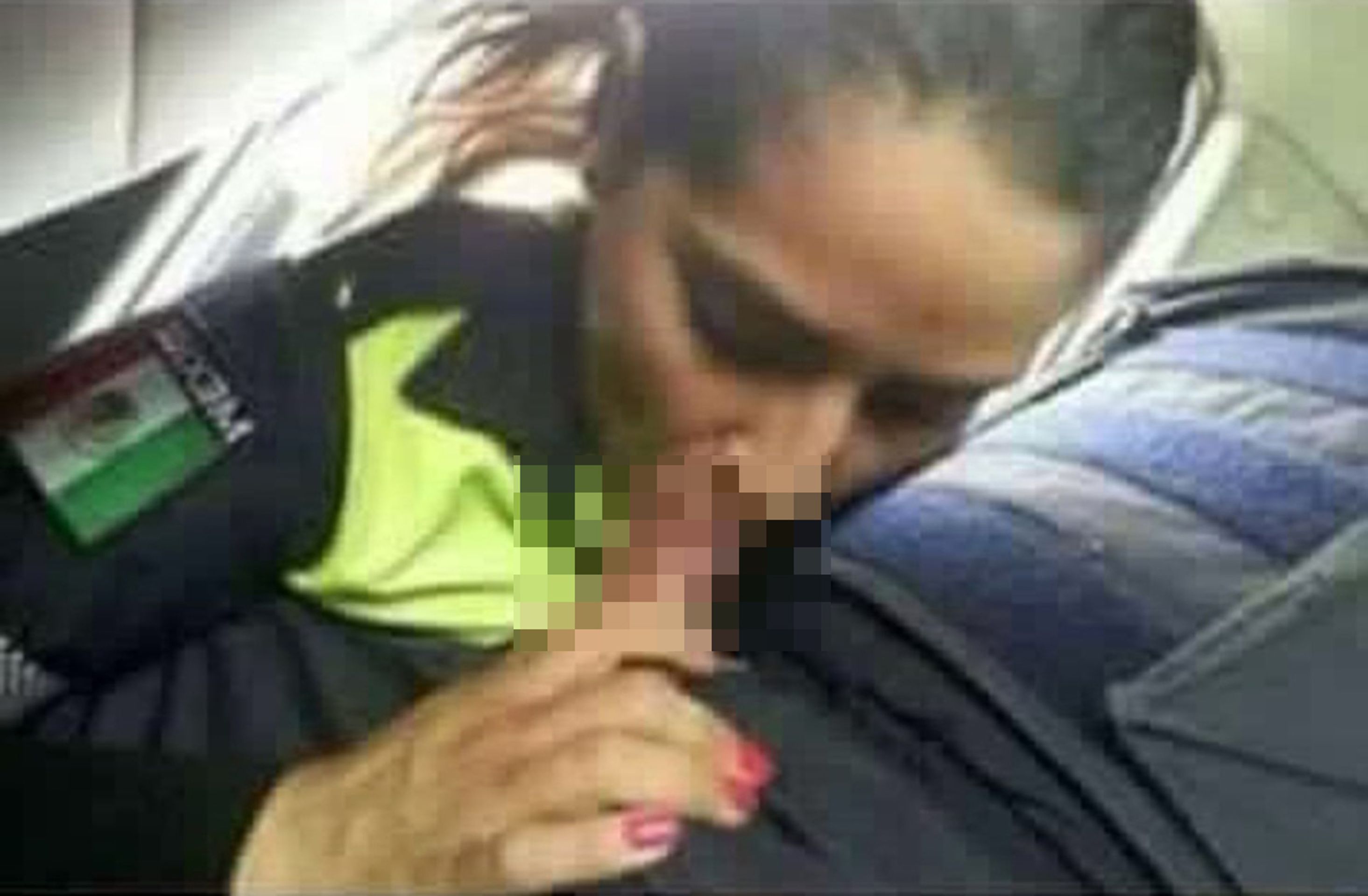 Policejní pár byl propuštěn za orální sex ve službě - 1 - GALERIE: Policistka orálně uspokojovala kolegu (3/3)