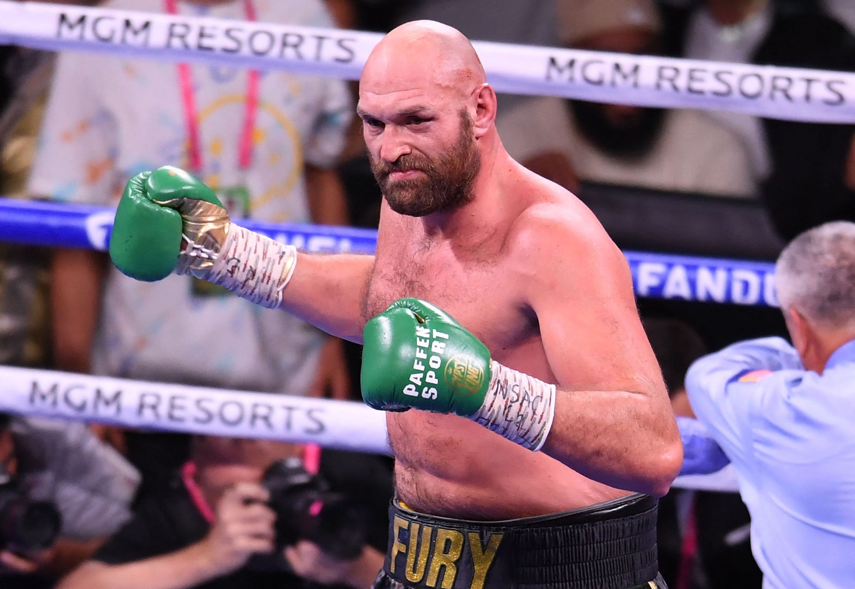 Tyson Fury - Socha napočet Tysona Fury z odpadních trubek (3/10)