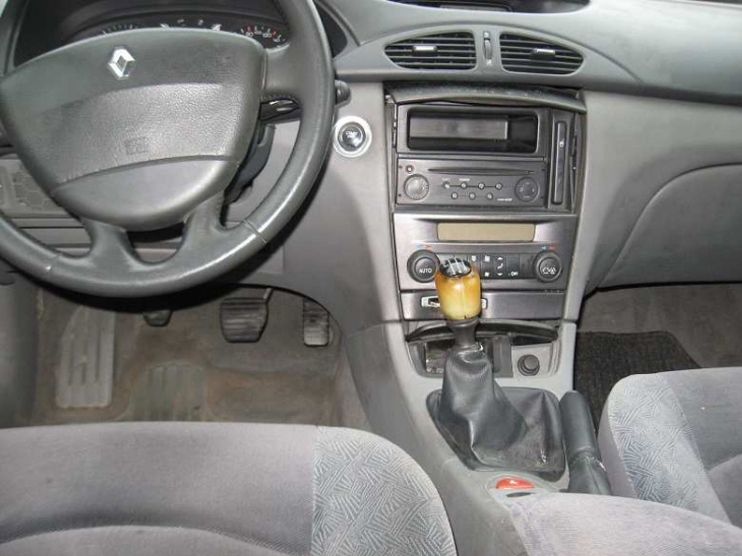 Dražba - Renault Laguna (nafta), Vyvolávací cena: 12.000,- - GALERIE: Dražba motorových vozidel (29/51)