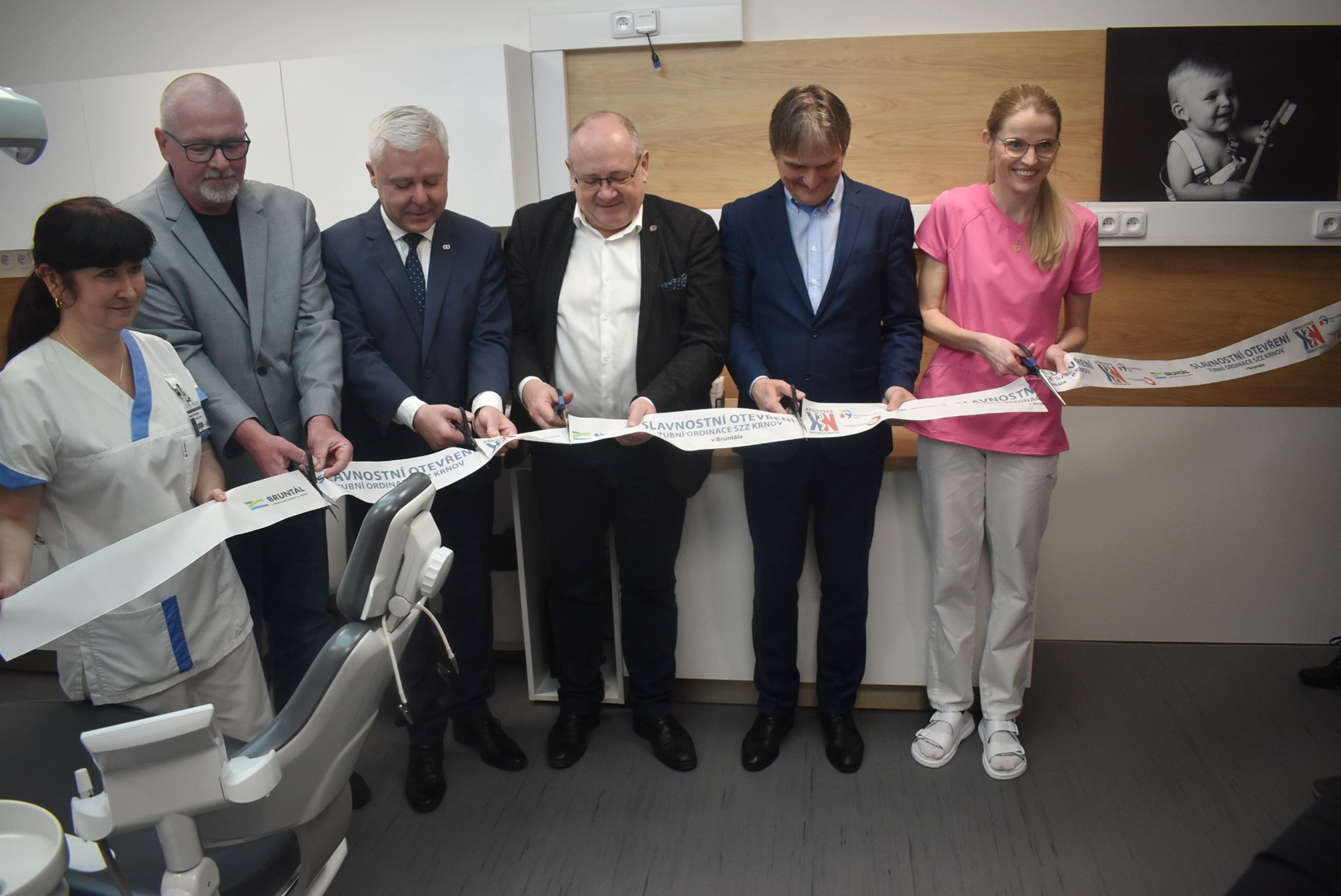 Krnovská nemocnice otevřela novou zubní ordinaci v Bruntále (2) - Nová zubní ordinace v Bruntále (2/8)