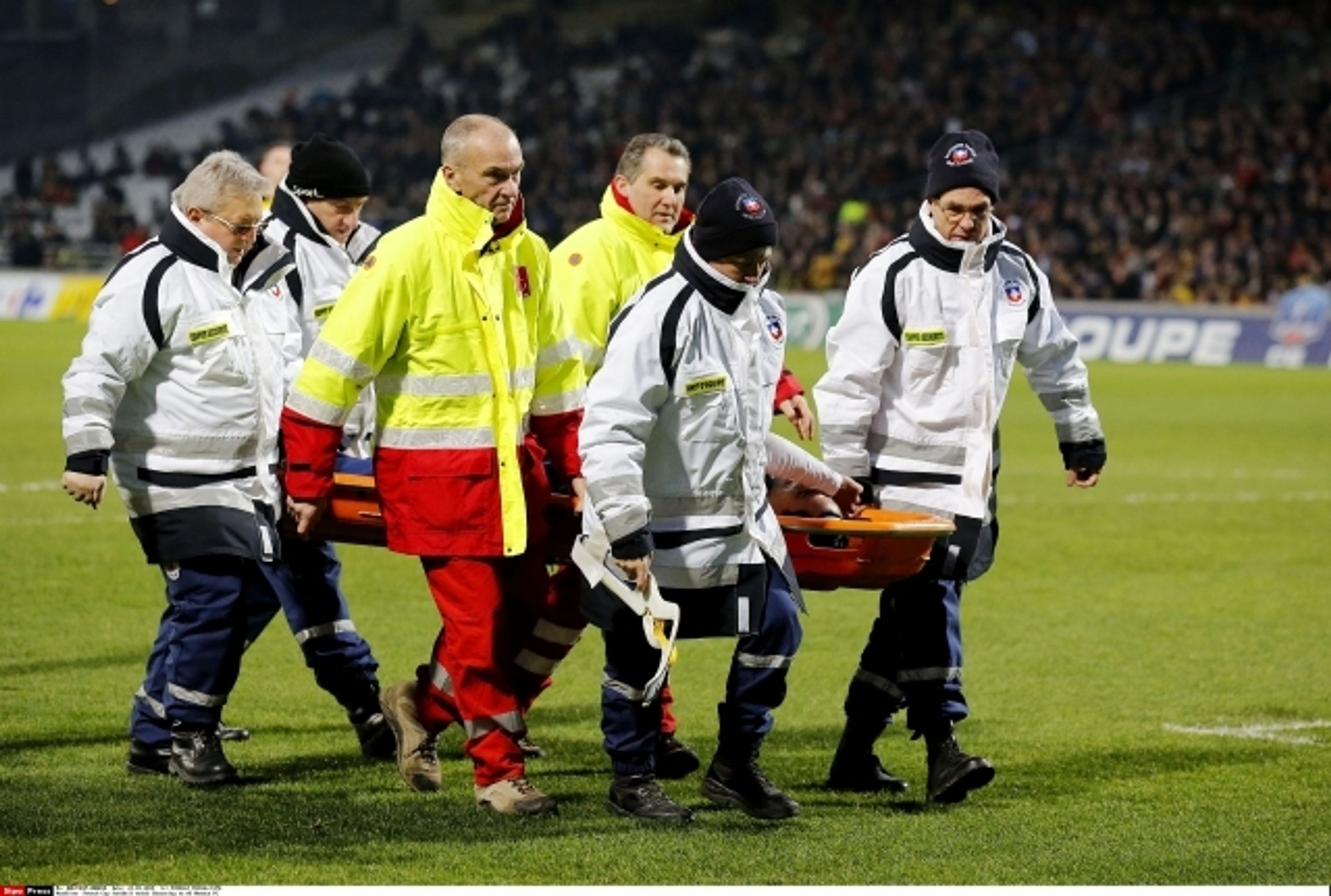 Falcao se zranil - 8 - GALERIE: Falcao se zranil ve čtvrtfinále Francouzského poháru (3/8)