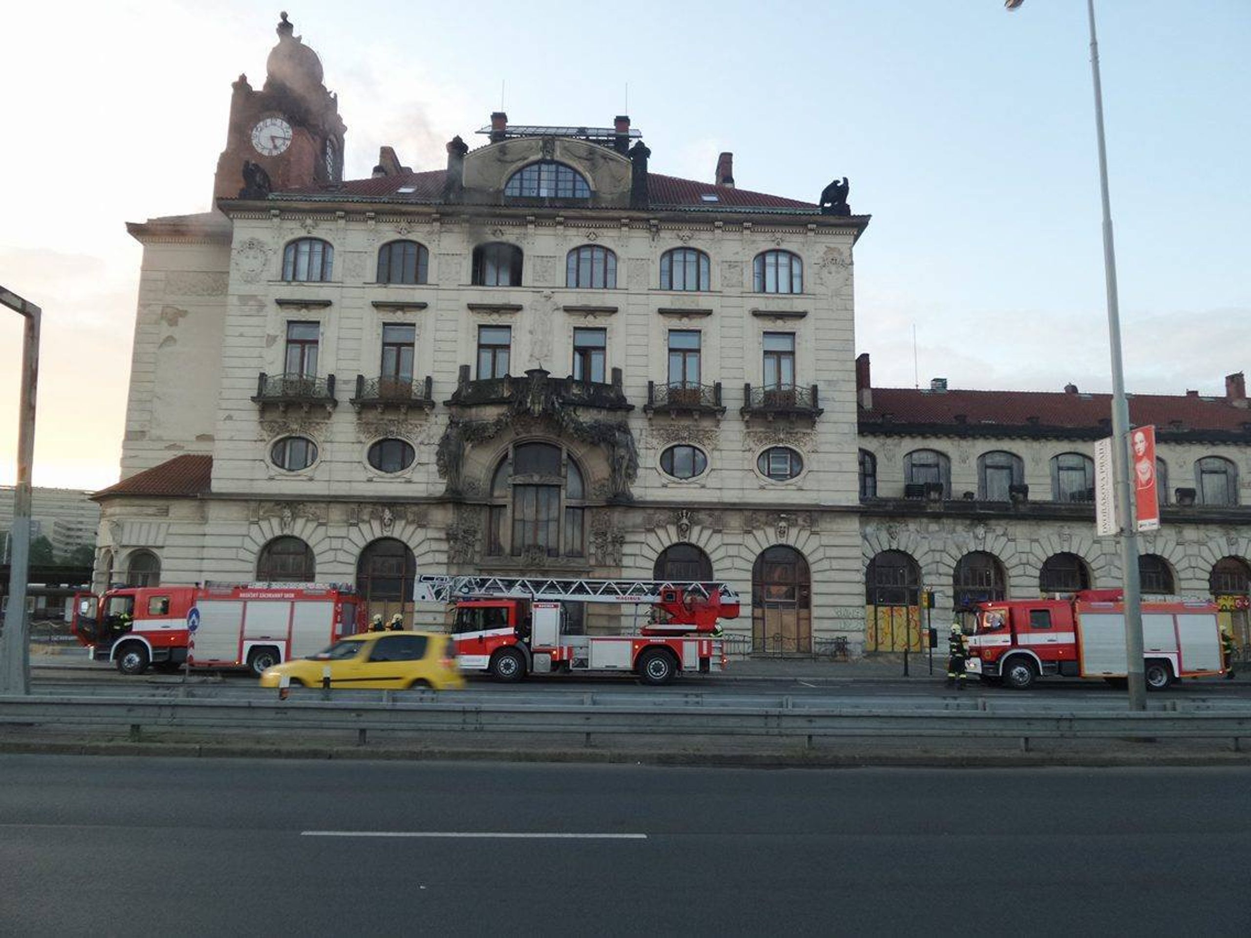 Požár na Hlavním nádraží v Praze - 7 - GALERIE: Požár na Hlavním nádraží (2/12)