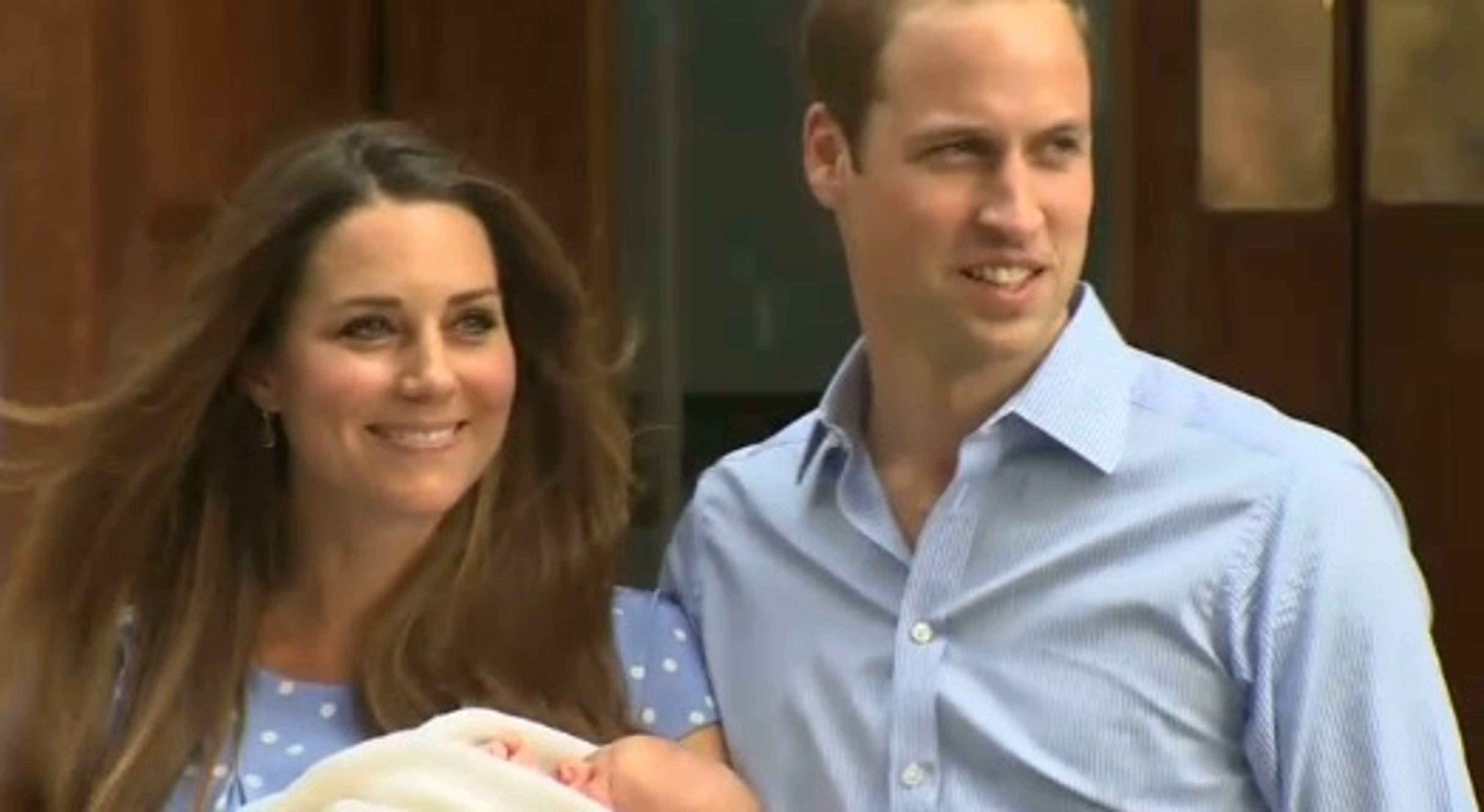 Kate a William ukázali prince z Cambridge - 4 - GALERIE: Kate a William ukázali dědice trůnu světu (6/24)