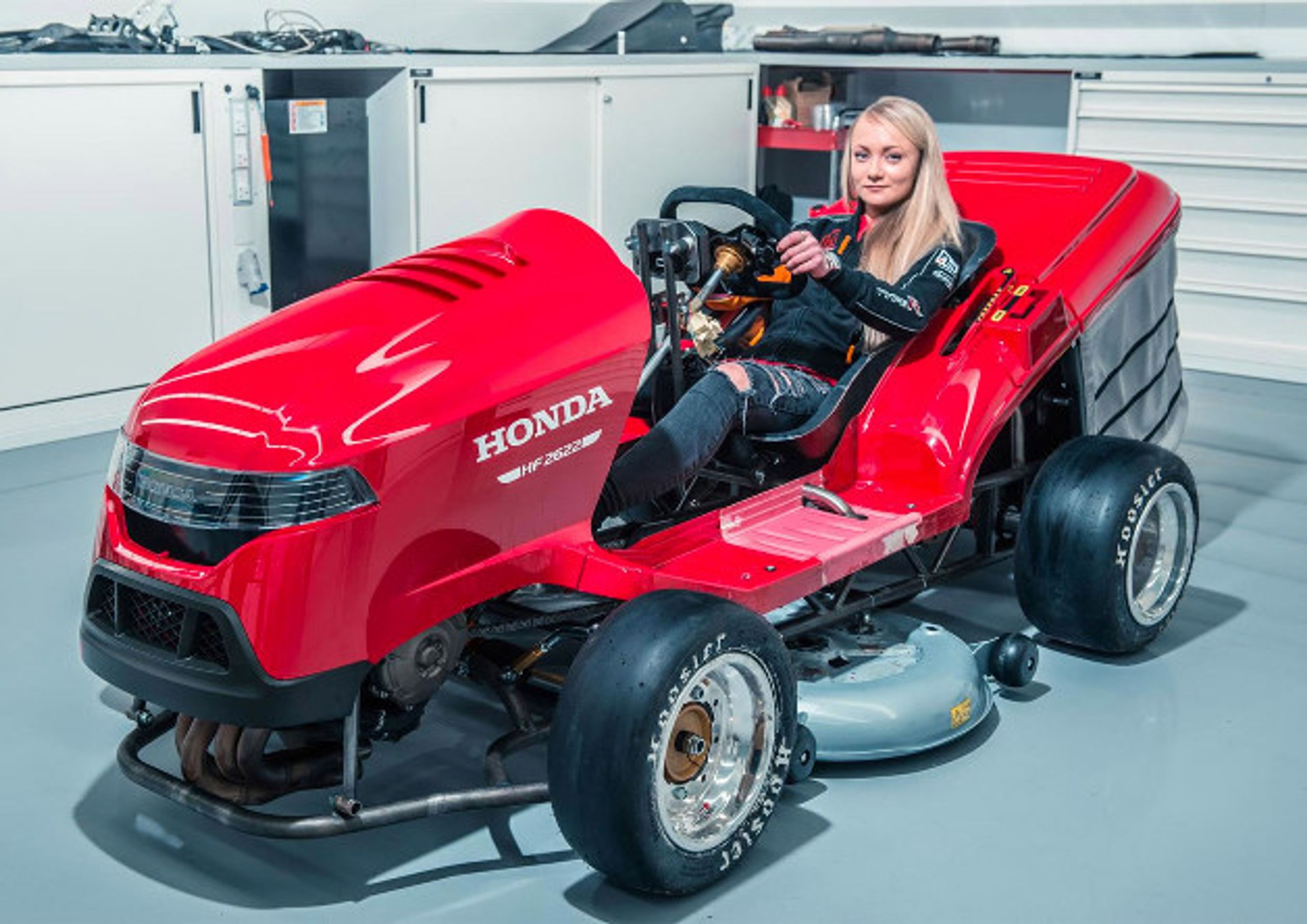 Honda Mean Mower V2 - 16 - Fotogalerie: Nejrychlejší sekačka na světě (8/9)