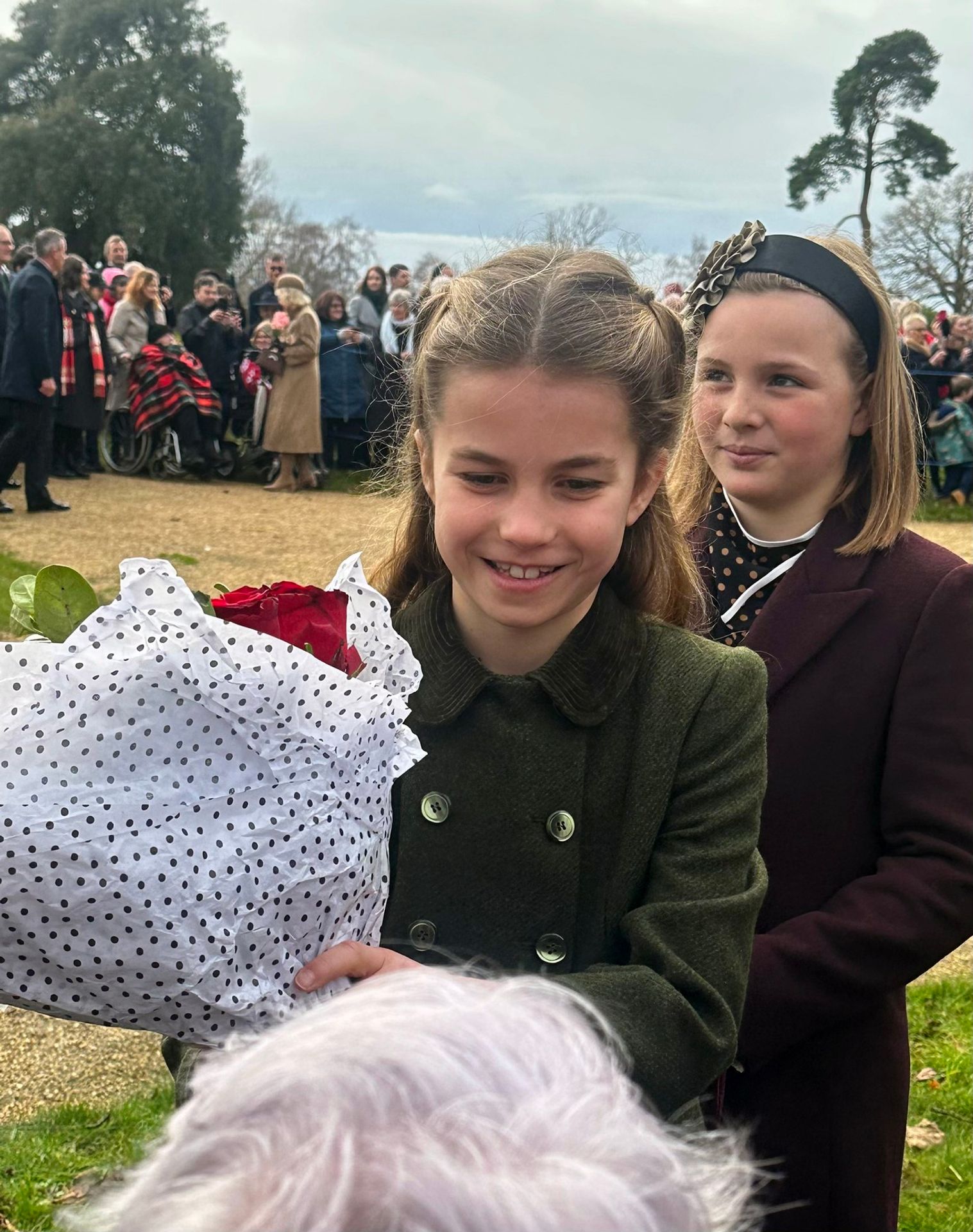 Princezna Charlotte a Mia Tindall v Sandringham Estate - Královská rodina v Sandringham Estate (5/5)
