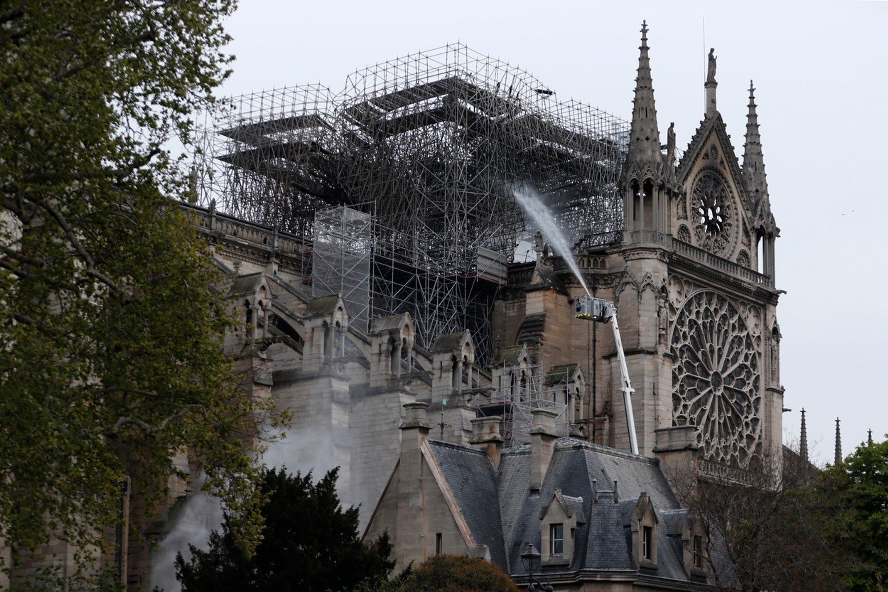 Požár katedrály Notre-Dame - GALERIE: Obří požár katedrály Notre Dame (14/14)