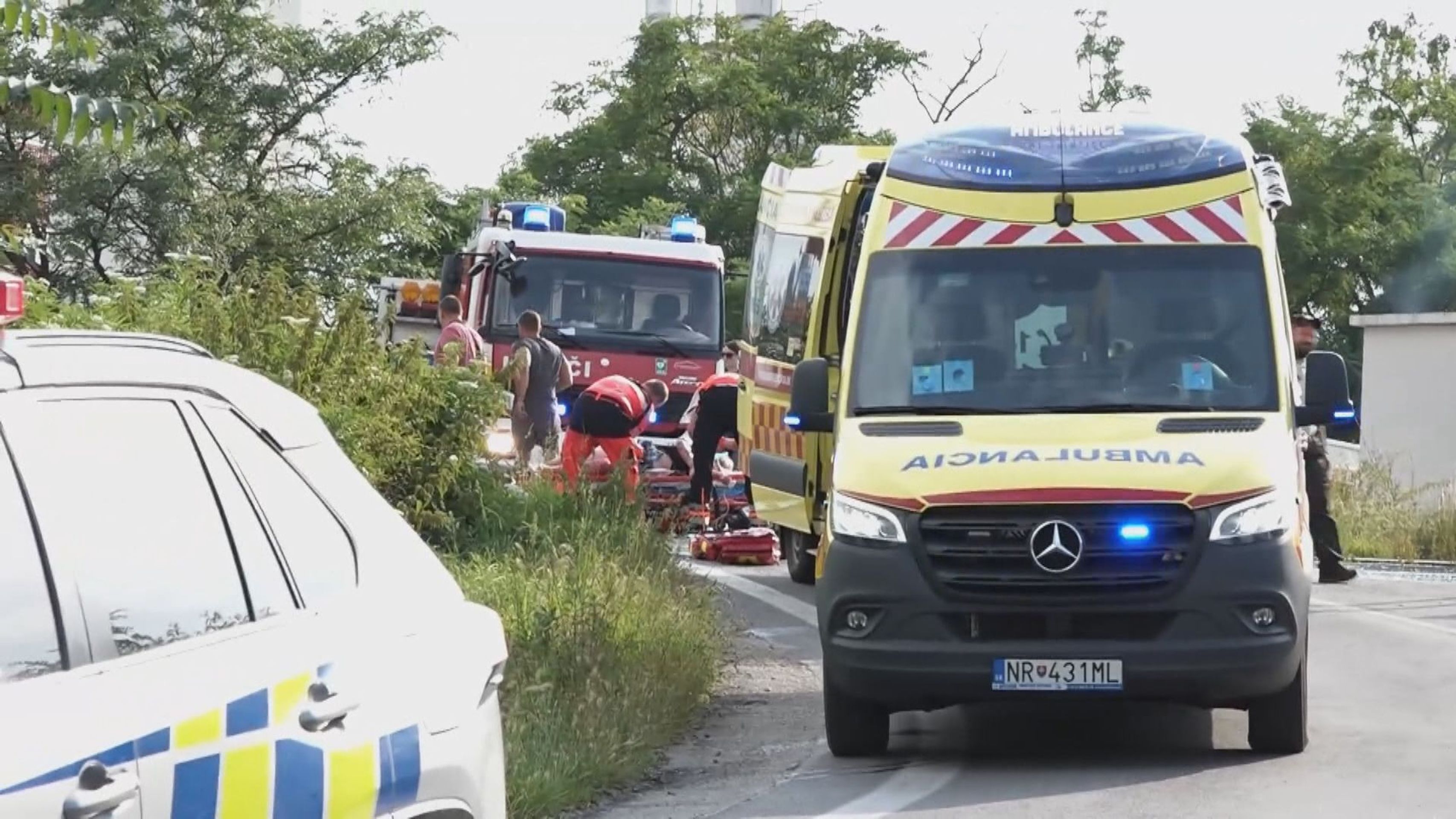 Srážku vlaku a autobusu na Slovensku - Srážku vlaku a autobusu na jihu Slovenska (4/11)