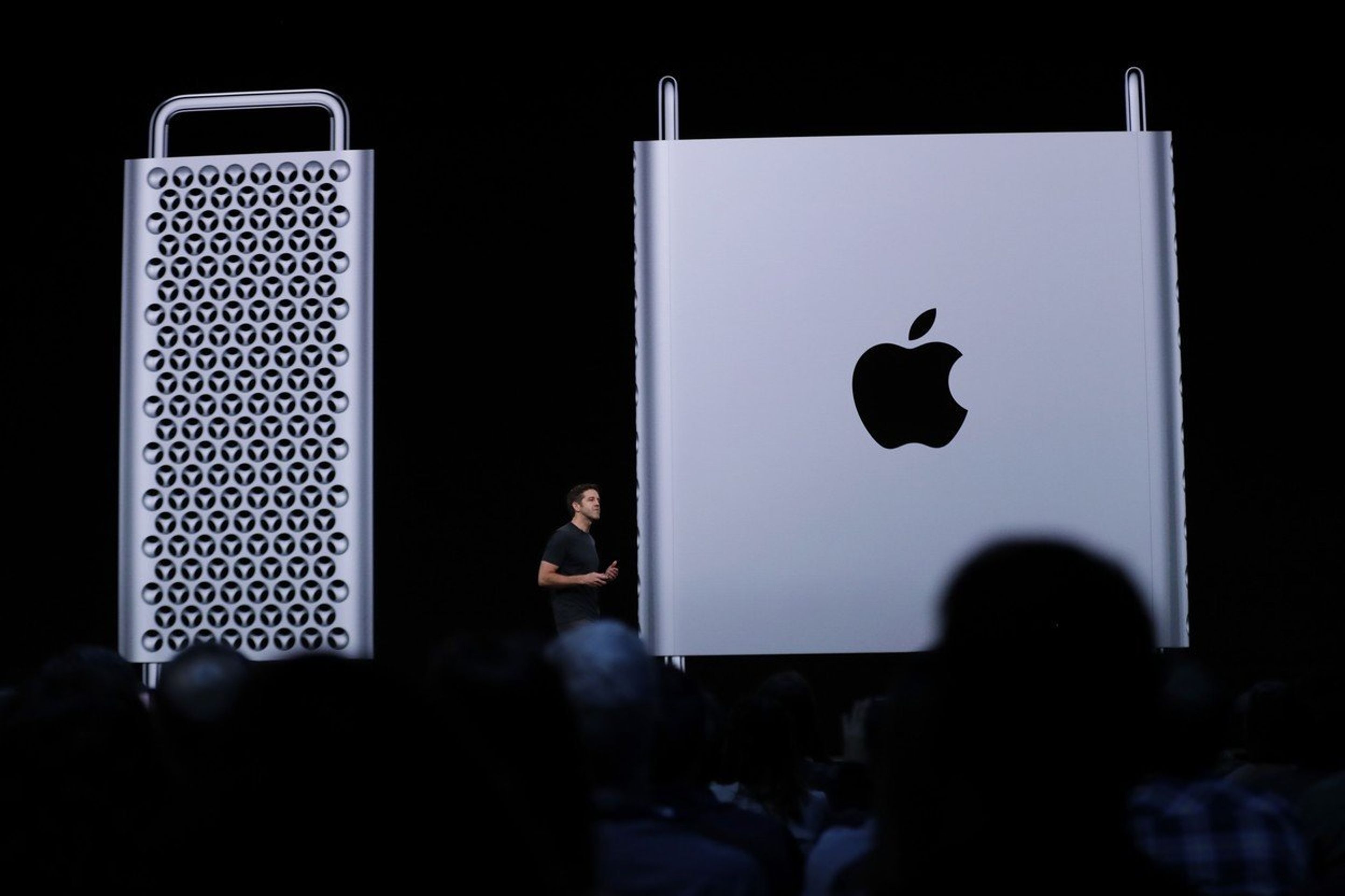 Apple představil drahé novinky pro profesionály - 1 - GALERIE: Apple představil nové produkty, vypadají jako struhadlo a jsou jen pro nejbohatší (3/3)