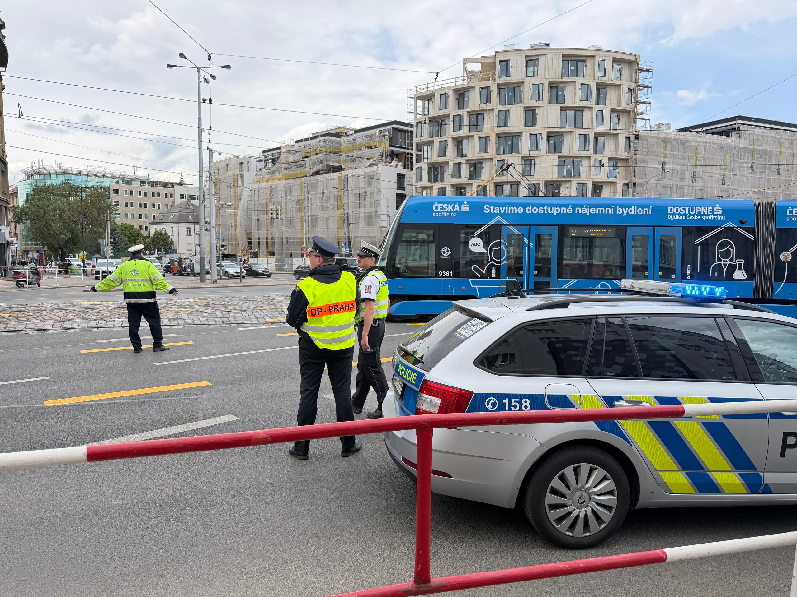 Výpadek semaforů v Praze na velkých křižovatkách - Praha se potýká s výpadky elektřiny (2/7)