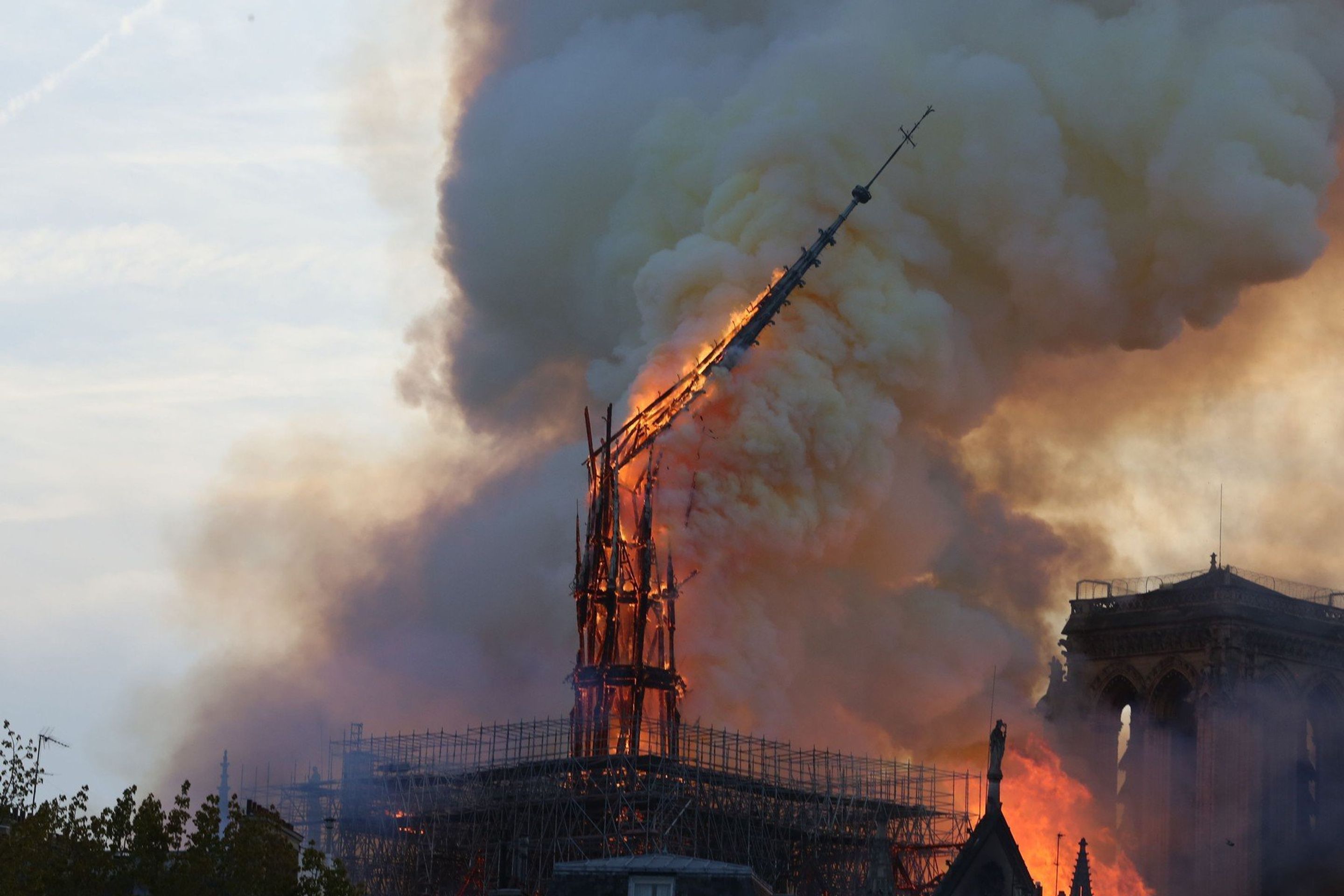 Požár katedrály Notre Dame - 1 - GALERIE: Obří požár katedrály Notre Dame (1/14)