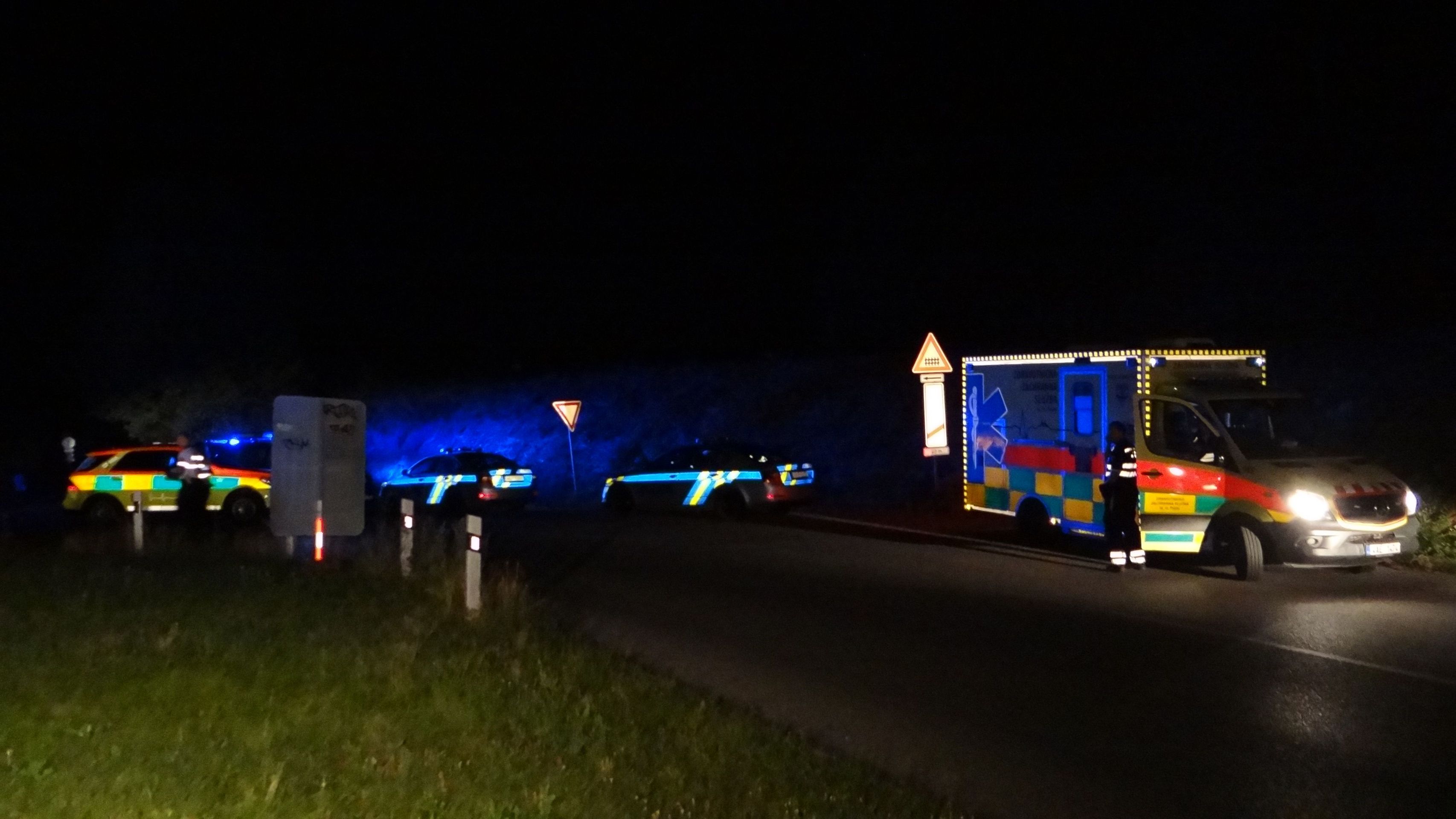 Nehoda se stala na přejezdu kousek od místa, kde skočila pod vlak zpěvačka Iveta Bartošová - GALERIE: Vlak smetl v Uhříněvsi motorkáře (5/5)
