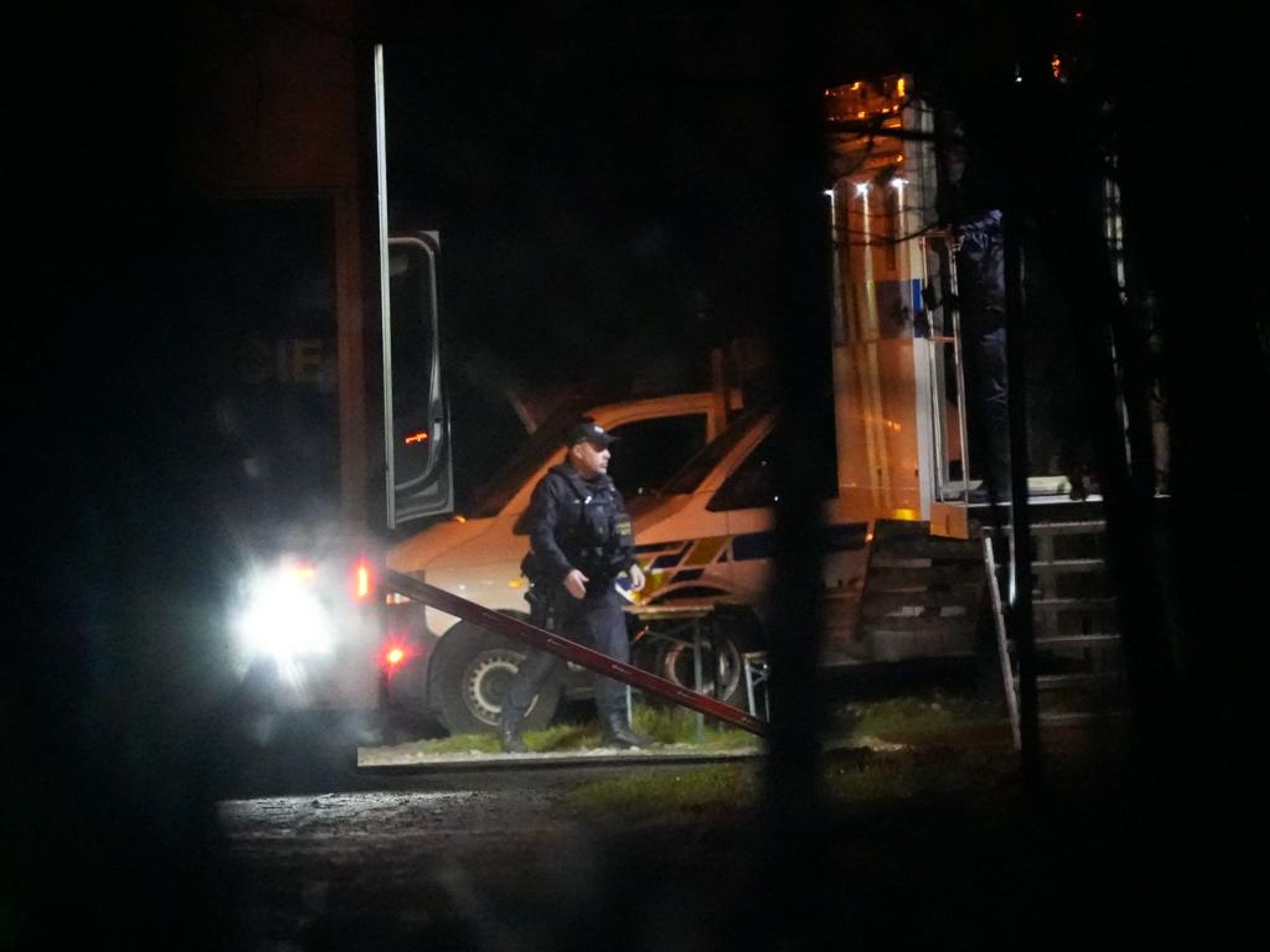 Přes 100 pražských policistů se chystá pročesávat Klánovický les (14) - Pátrací akce v Klánovickém lese (30/33)