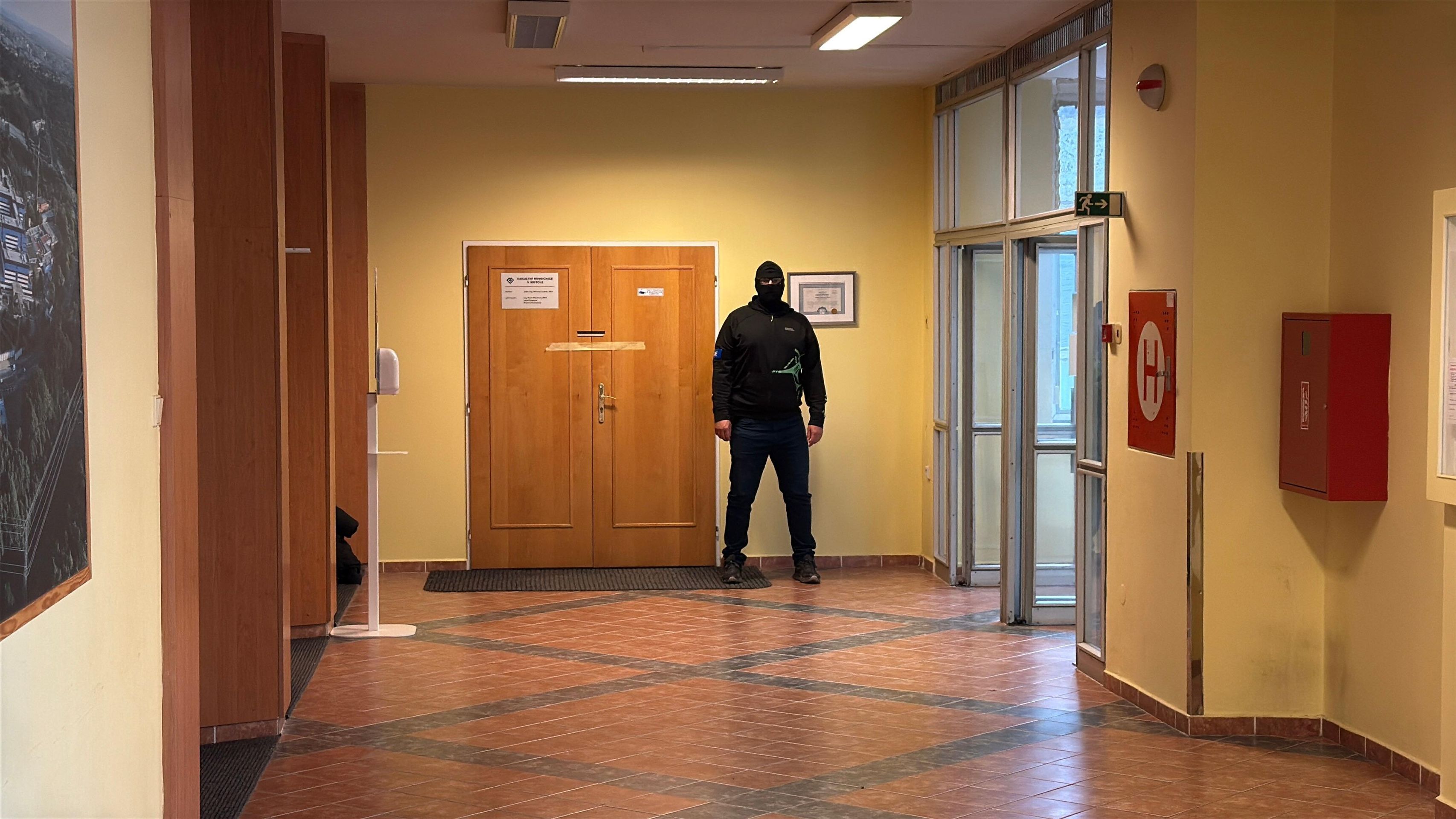 Policejní zásah ve Fakultní nemocnici Motol - Zásah NCOZ v kauze FN Motol (16/20)