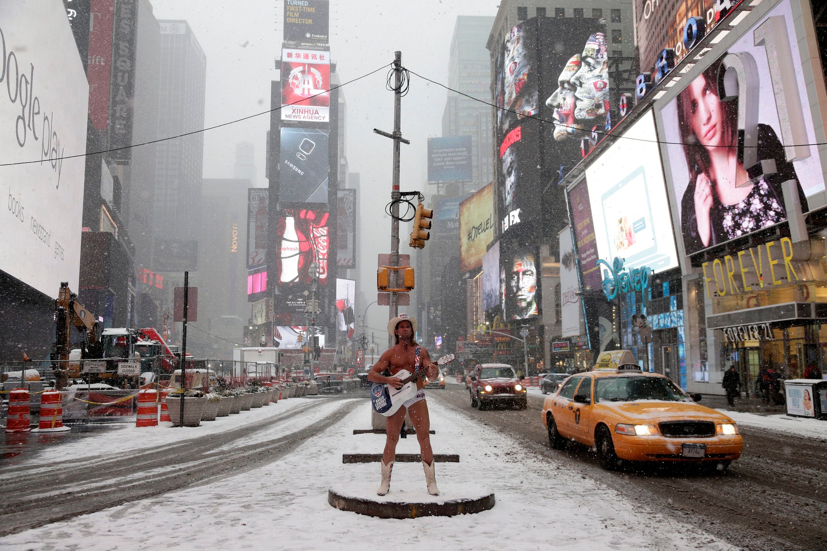 Sněhová bouře v New Yorku - 7 - GALERIE: Sněhová bouře ochromila New York (5/11)