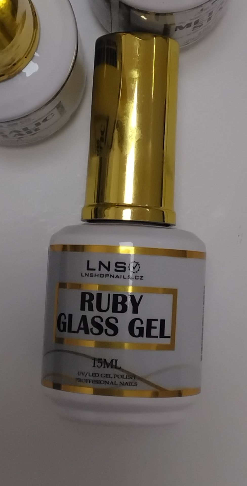 LNS – RUBY GLASS GEL UV LED GEL POLISH PROFFESIONAL - Nebezpečná kosmetika (22/22)