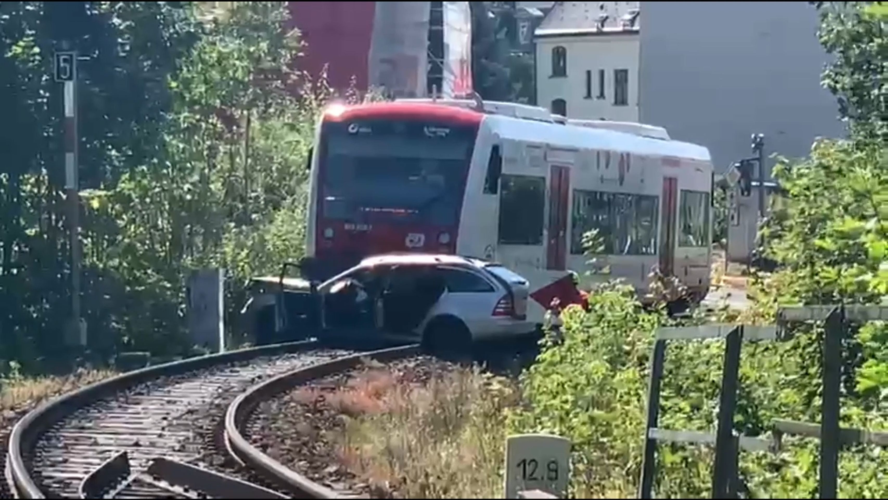 Srážka vlaku s autem - Srážka auta a vlaku v Jablonci (5/5)