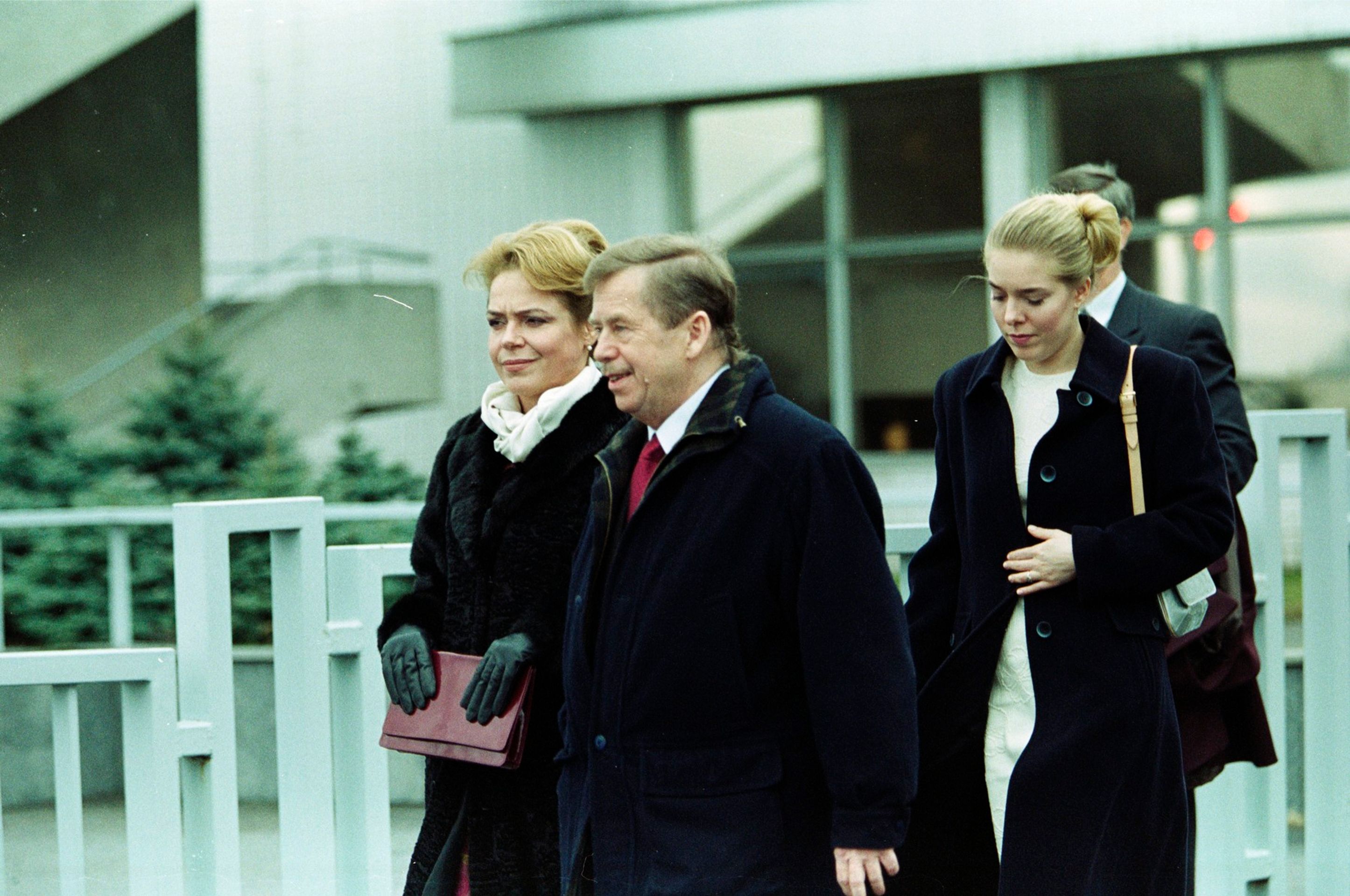 Dagmar Havlová, Václav Havel a Nina Veškrnová, 17. 2. 2000 - Dagmar Havlová s dcerou (1/7)