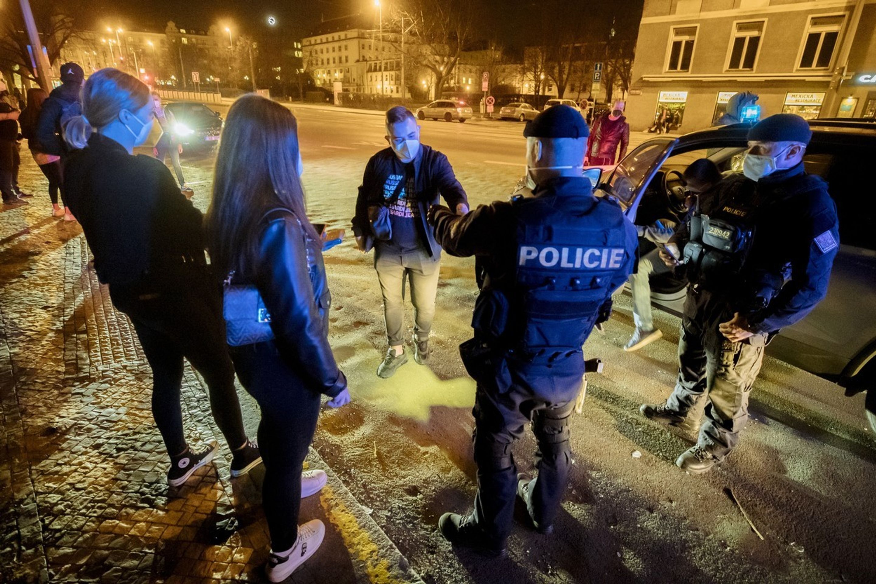 Zásah policie na pražské nápavce - 2 - GALERIE: Zásah policie na pražské nápavce (2/7)