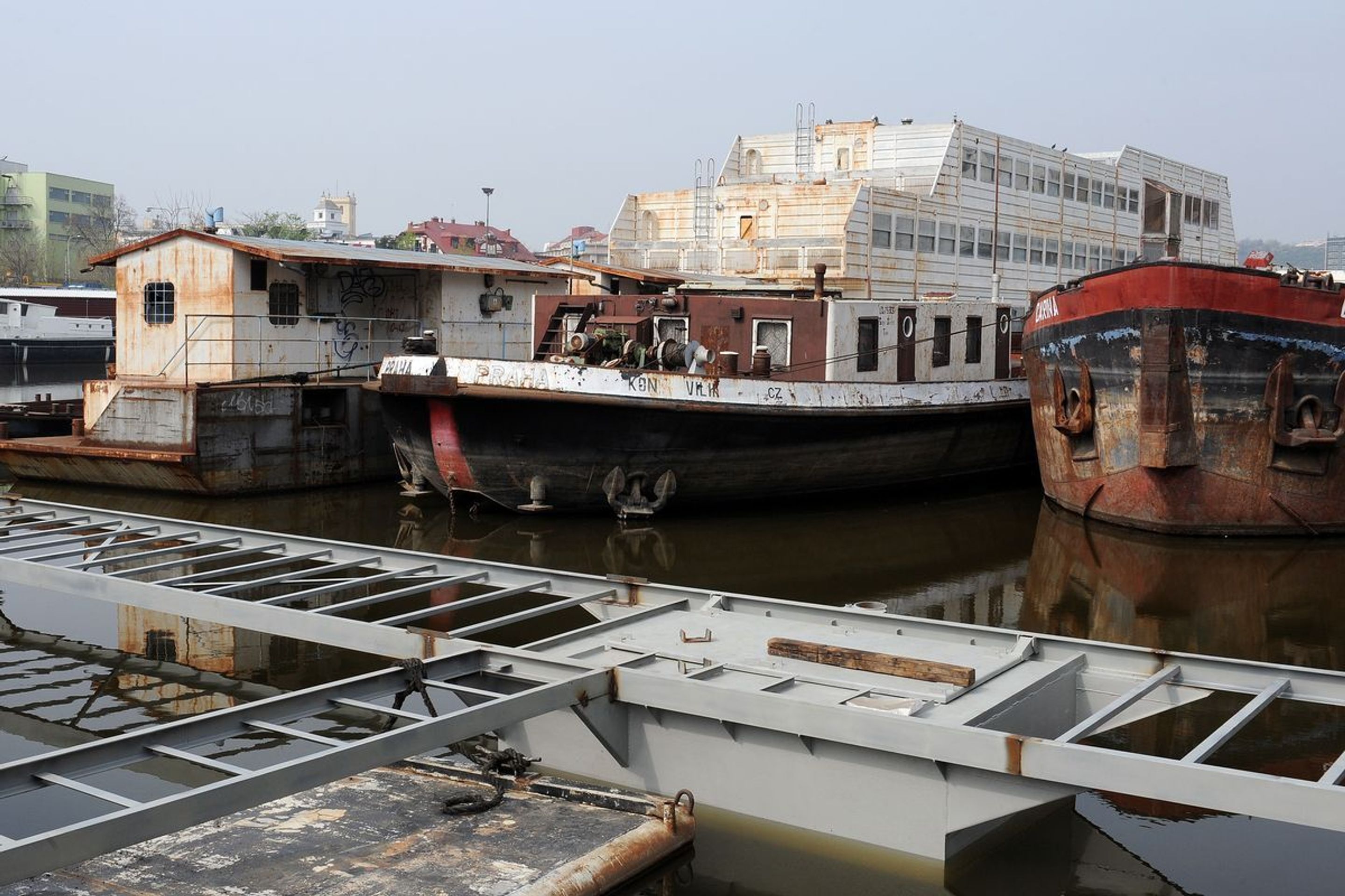 Opuštěný botel v pražské Libni - 5 - GALERIE: Opuštěný botel v pražské Libni (6/10)
