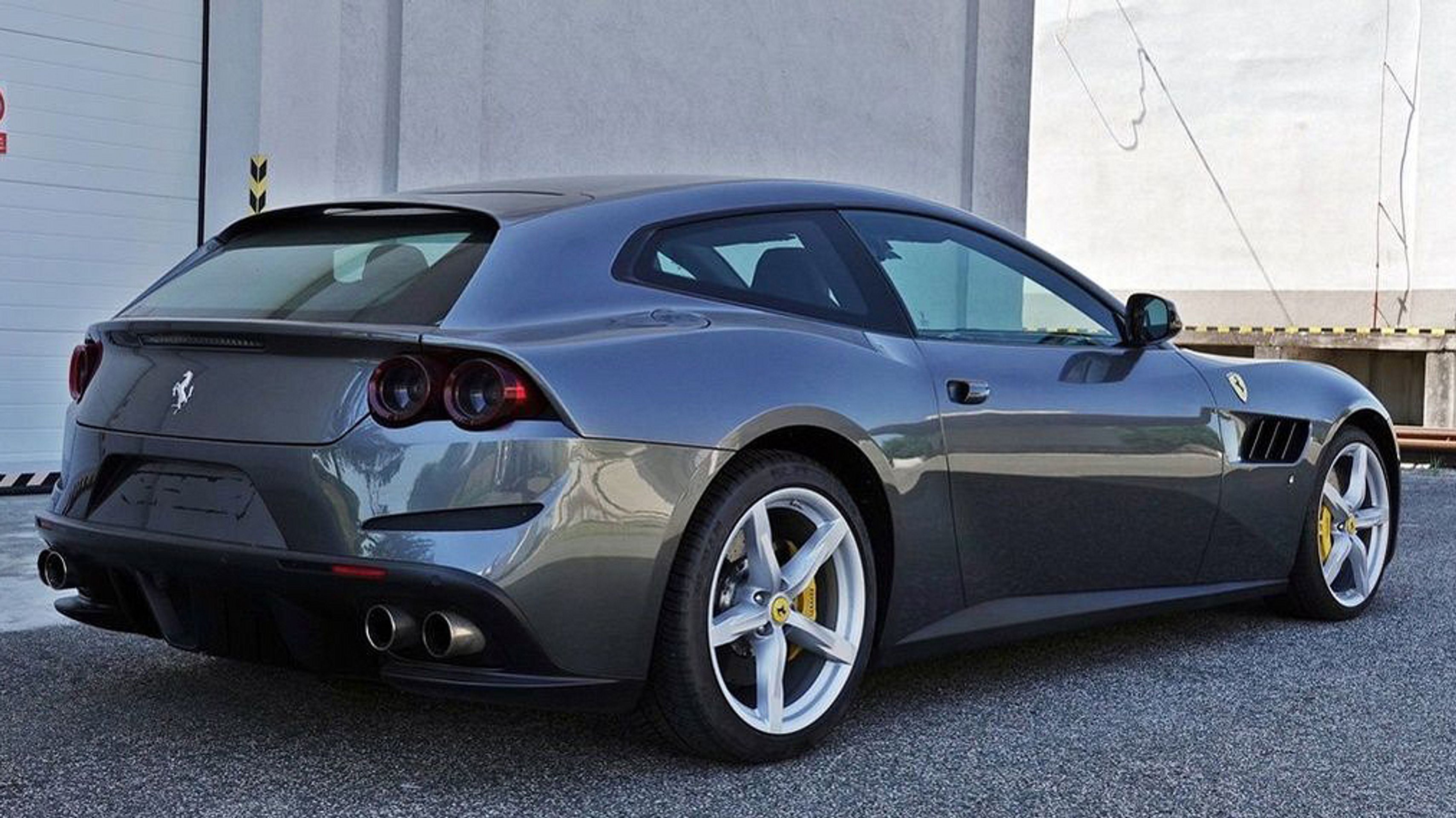 Ferrari GTC4Lusso a Ferrari 488 Spider - Luxusní ferrari v aukci ministerstva vnitra (5/6)
